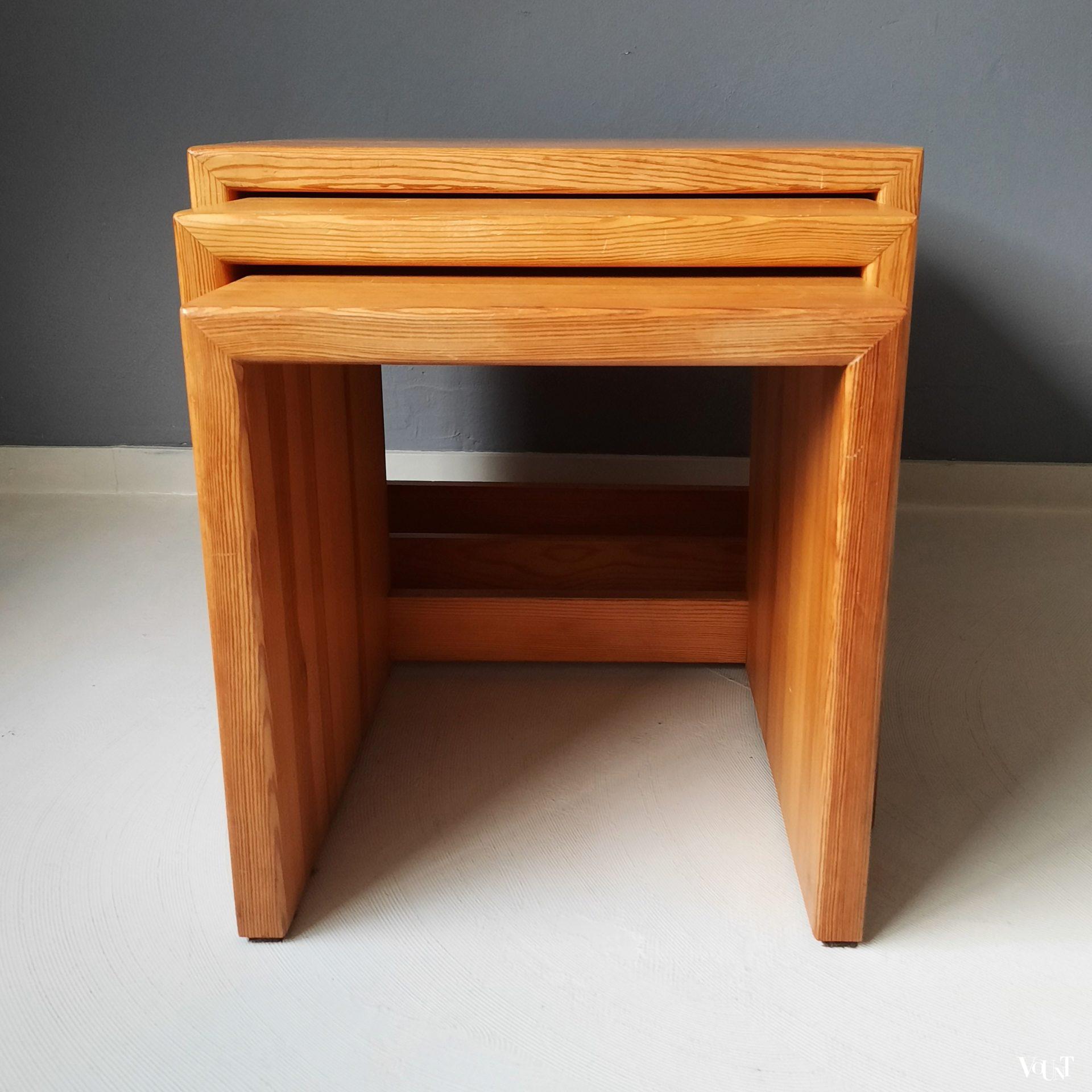 Set van 3 grenenhouten bijzettafels, jaren '70