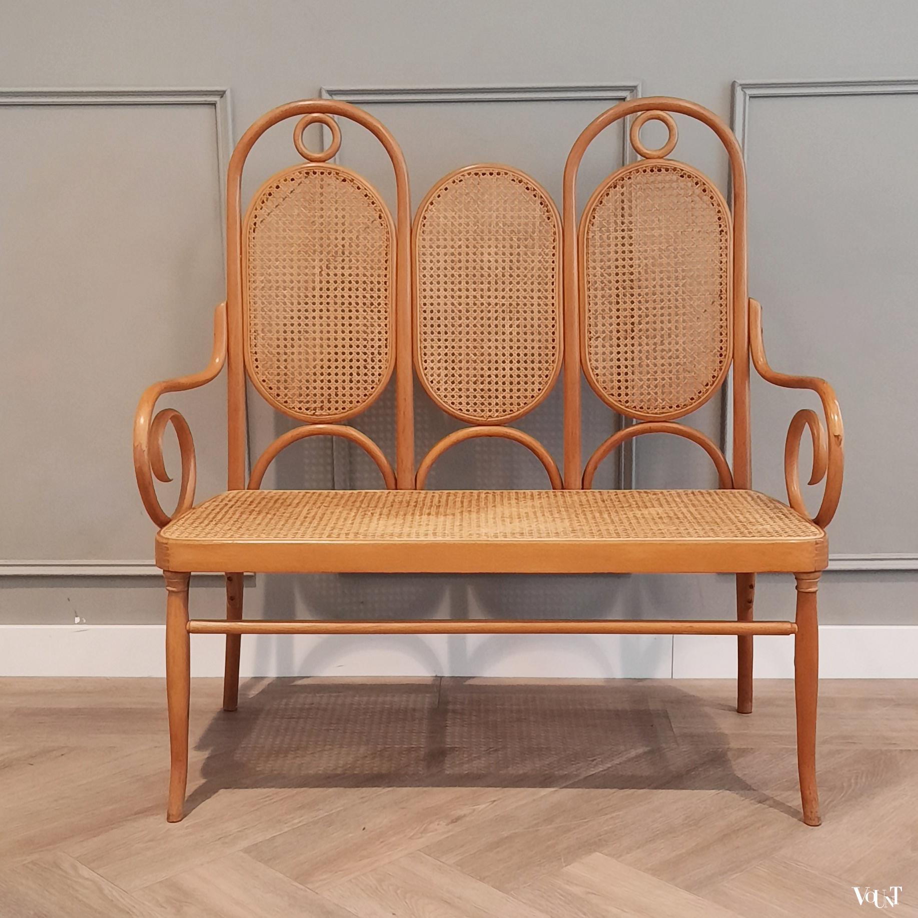 Beukenhouten bentwood / rotan bank nr. 207, Thonet, jaren '70