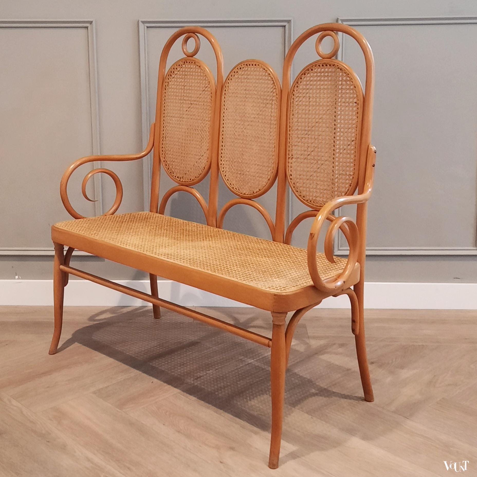 Beukenhouten bentwood / rotan bank nr. 207, Thonet, jaren '70