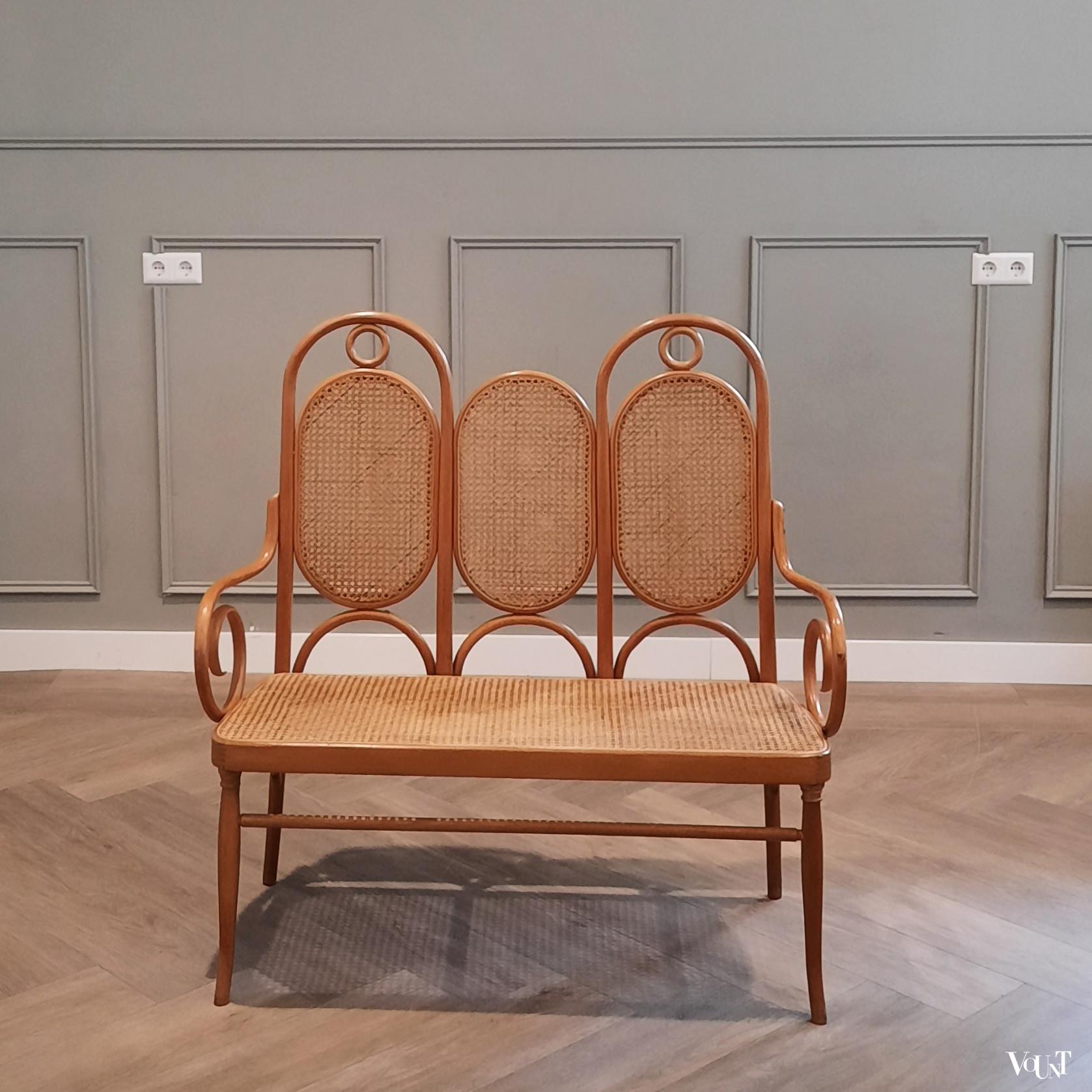 Beukenhouten bentwood / rotan bank nr. 207, Thonet, jaren '70