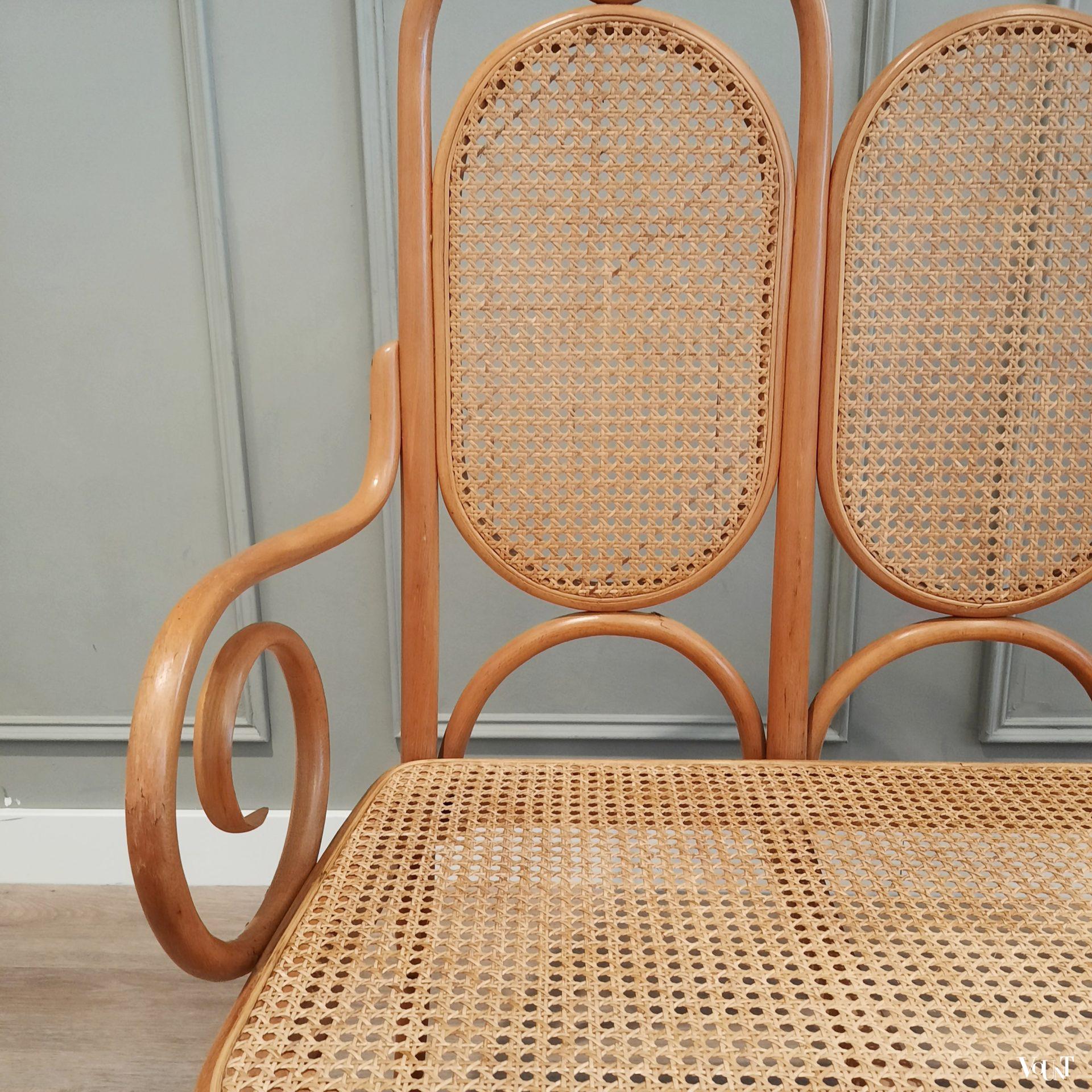 Beukenhouten bentwood / rotan bank nr. 207, Thonet, jaren '70