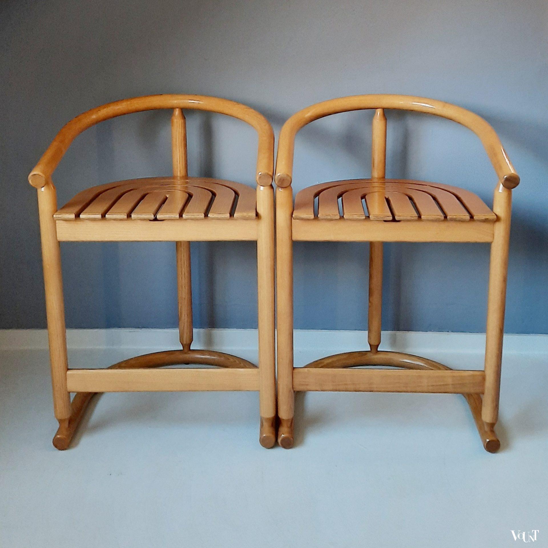 Set van 2 essenhouten barstoelen, Allmilmö, jaren '80/'90