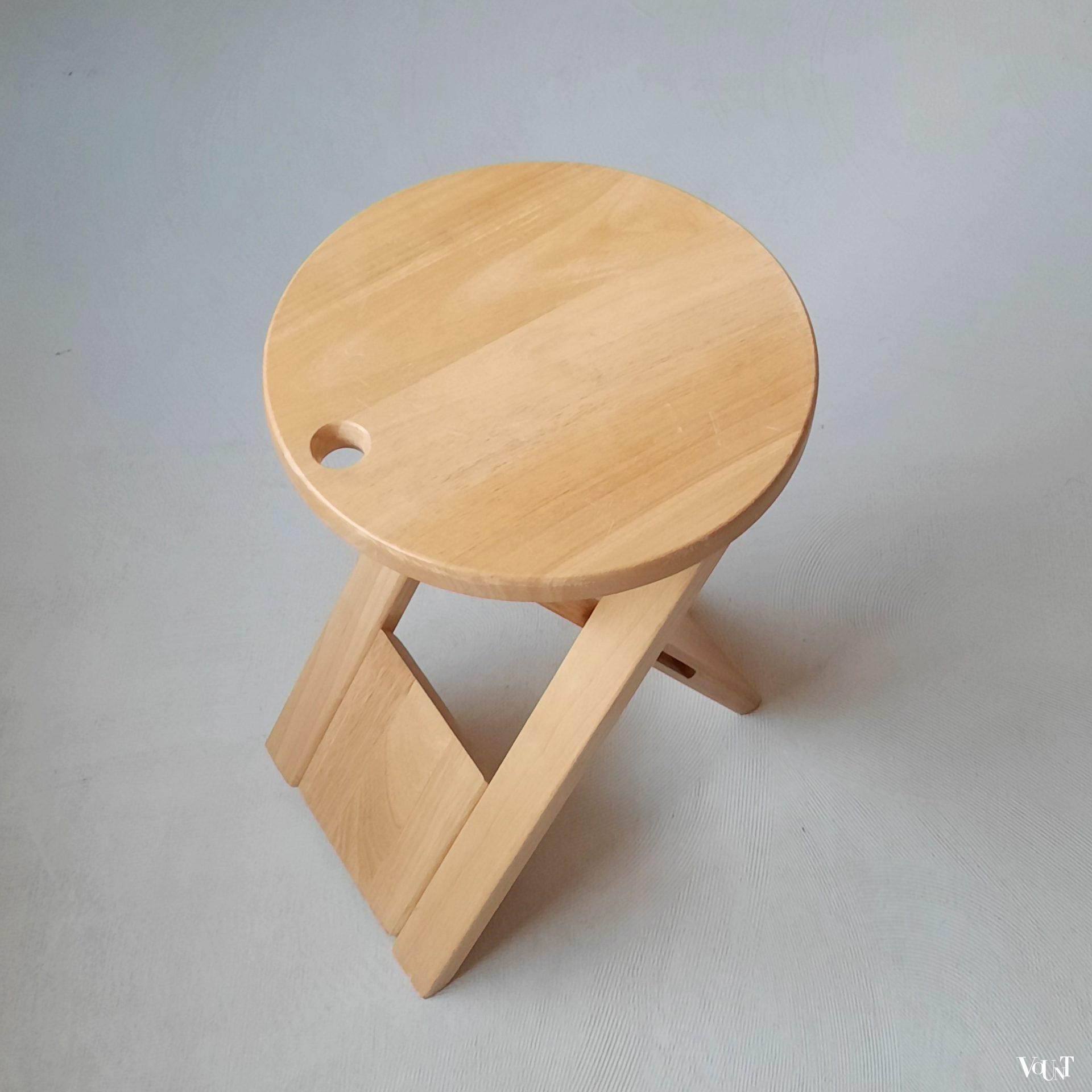 Set van 2 opvouwbare houten krukken, attr. Roger Tallon, jaren '70