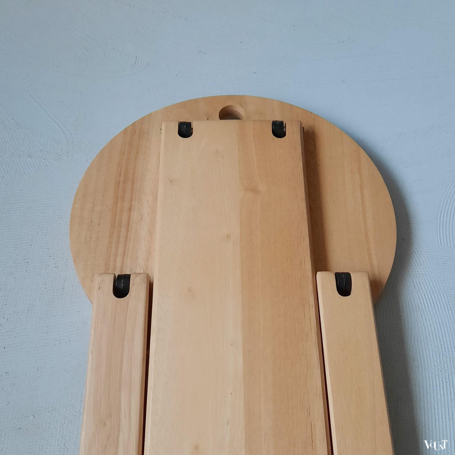 Set van 2 opvouwbare houten krukken, attr. Roger Tallon, jaren '70