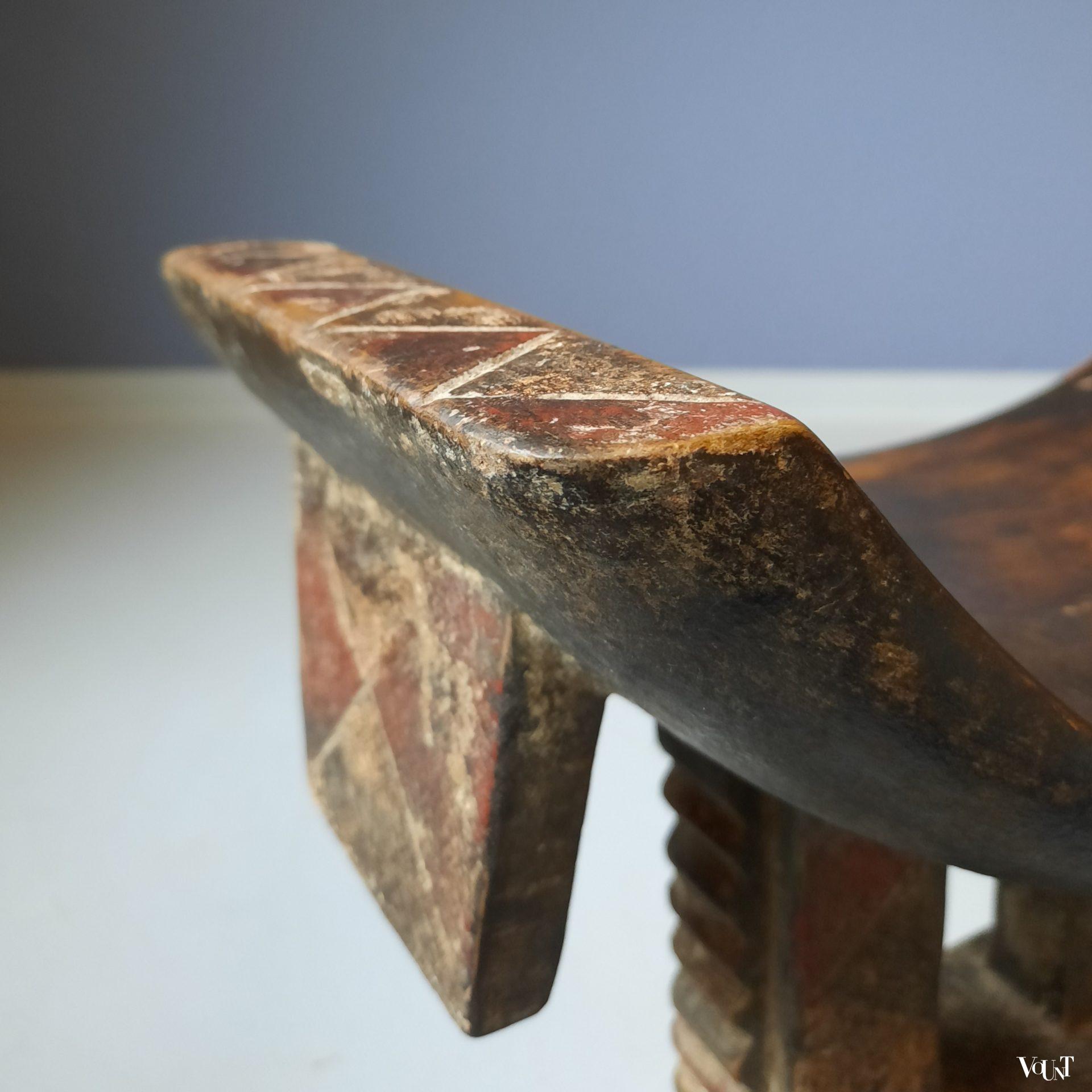 Kubistische Asante of ashanti "tribal" kruk, Ghana, 1e helft 20e eeuw