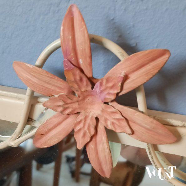 Grote metalen wandspiegel bloemen, jaren '50