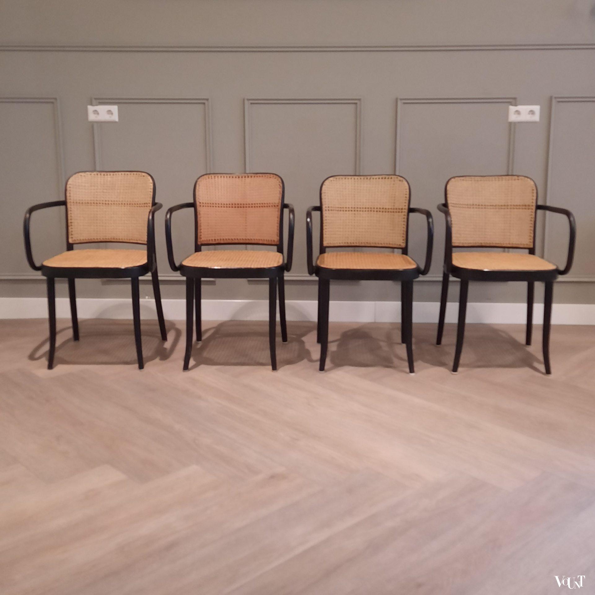 Set van 4 zwarte Praag of 811 stoelen, Ligna, jaren '60