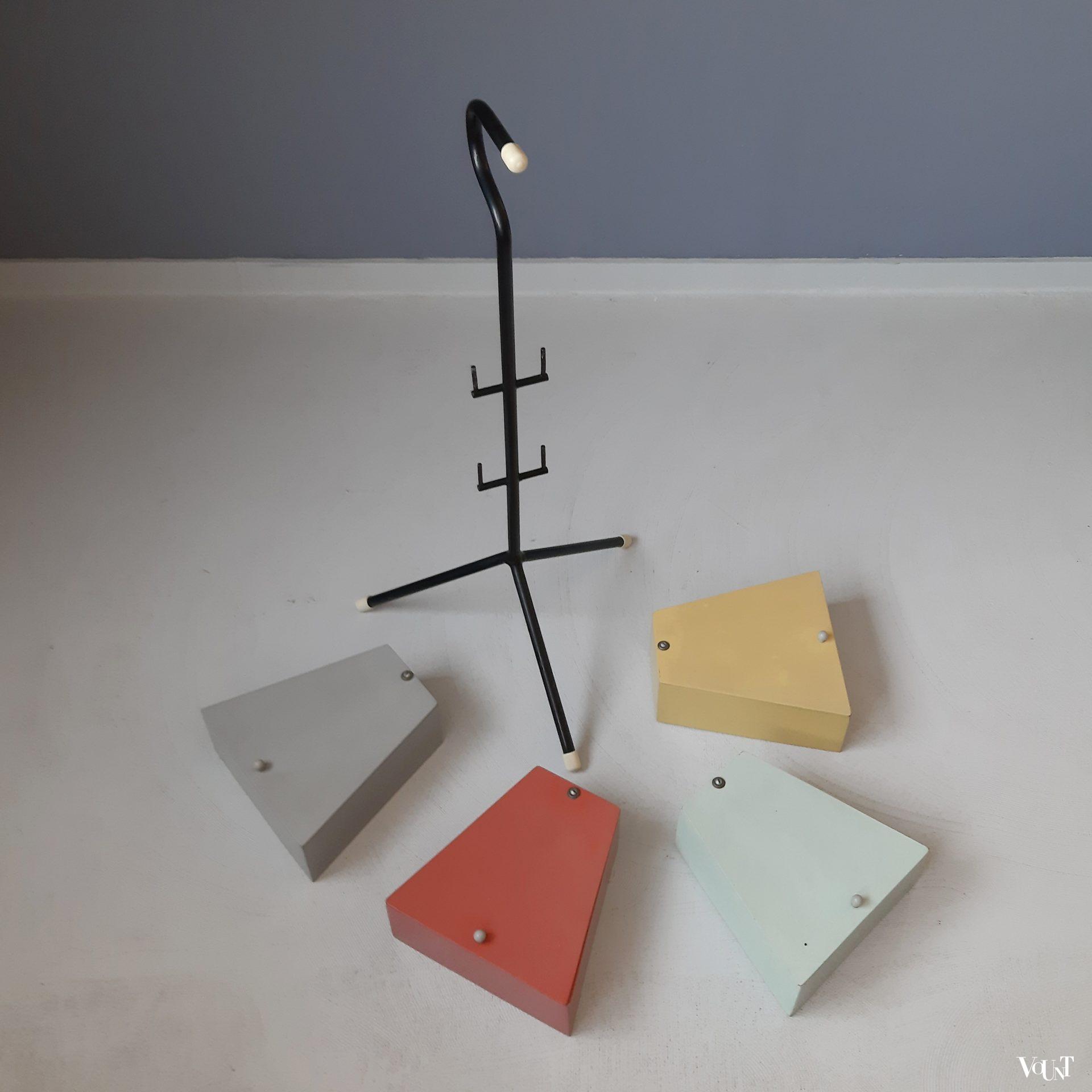 Naaimeubel op metalen standaard, Metalux, jaren '50