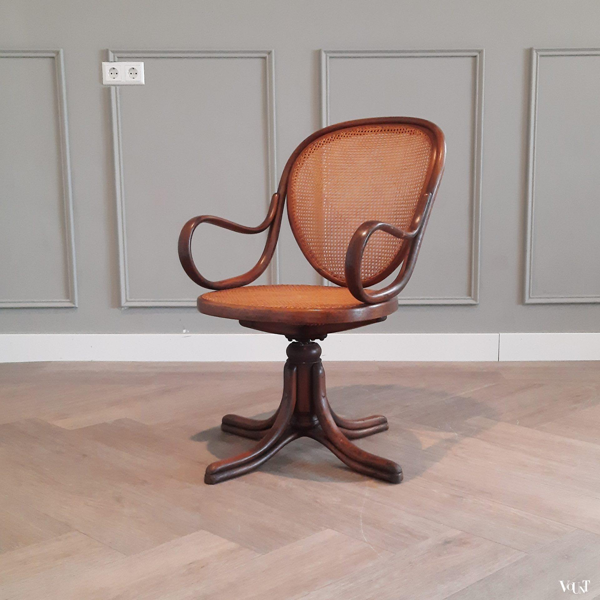 Thonet bureaustoel met rotan zitting en rugleuning, Nr. 5901, rond 1900