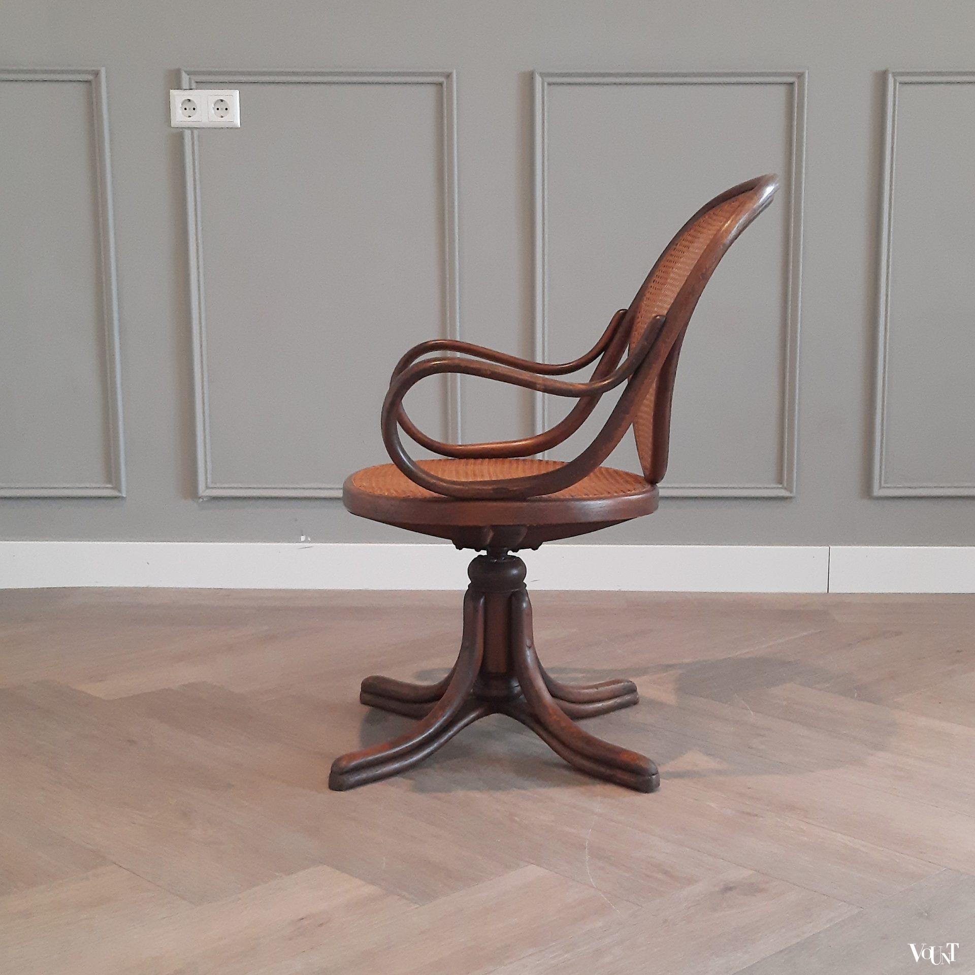 Thonet bureaustoel met rotan zitting en rugleuning, Nr. 5901, rond 1900