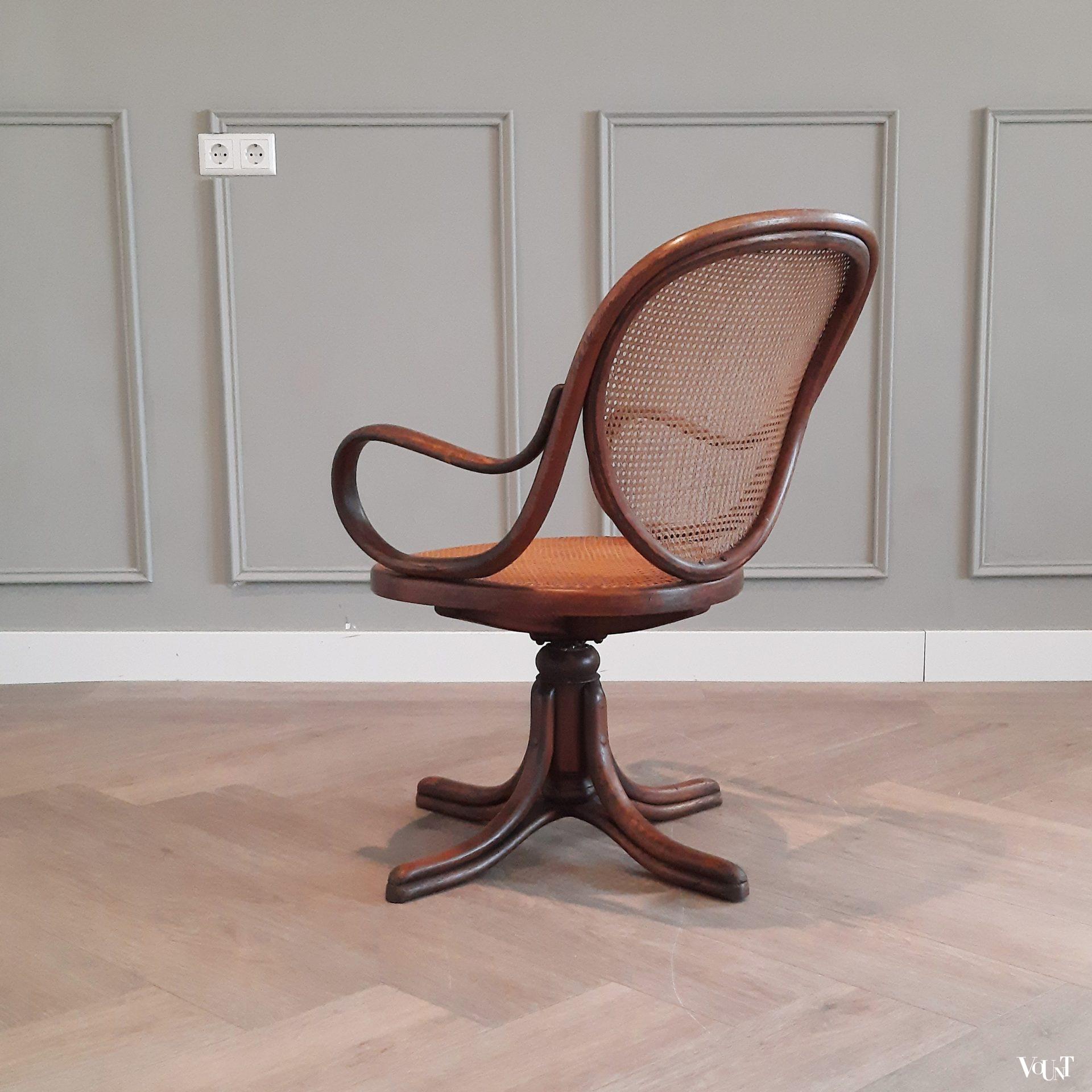Thonet bureaustoel met rotan zitting en rugleuning, Nr. 5901, rond 1900