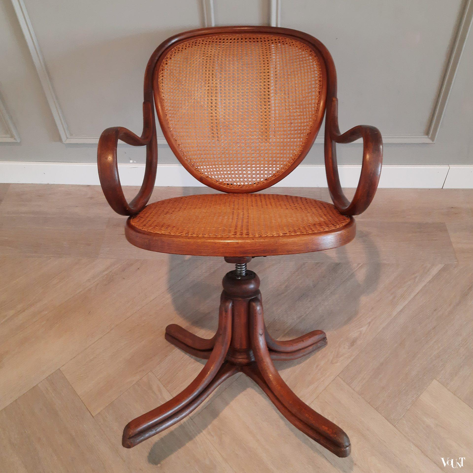 Thonet bureaustoel met rotan zitting en rugleuning, Nr. 5901, rond 1900