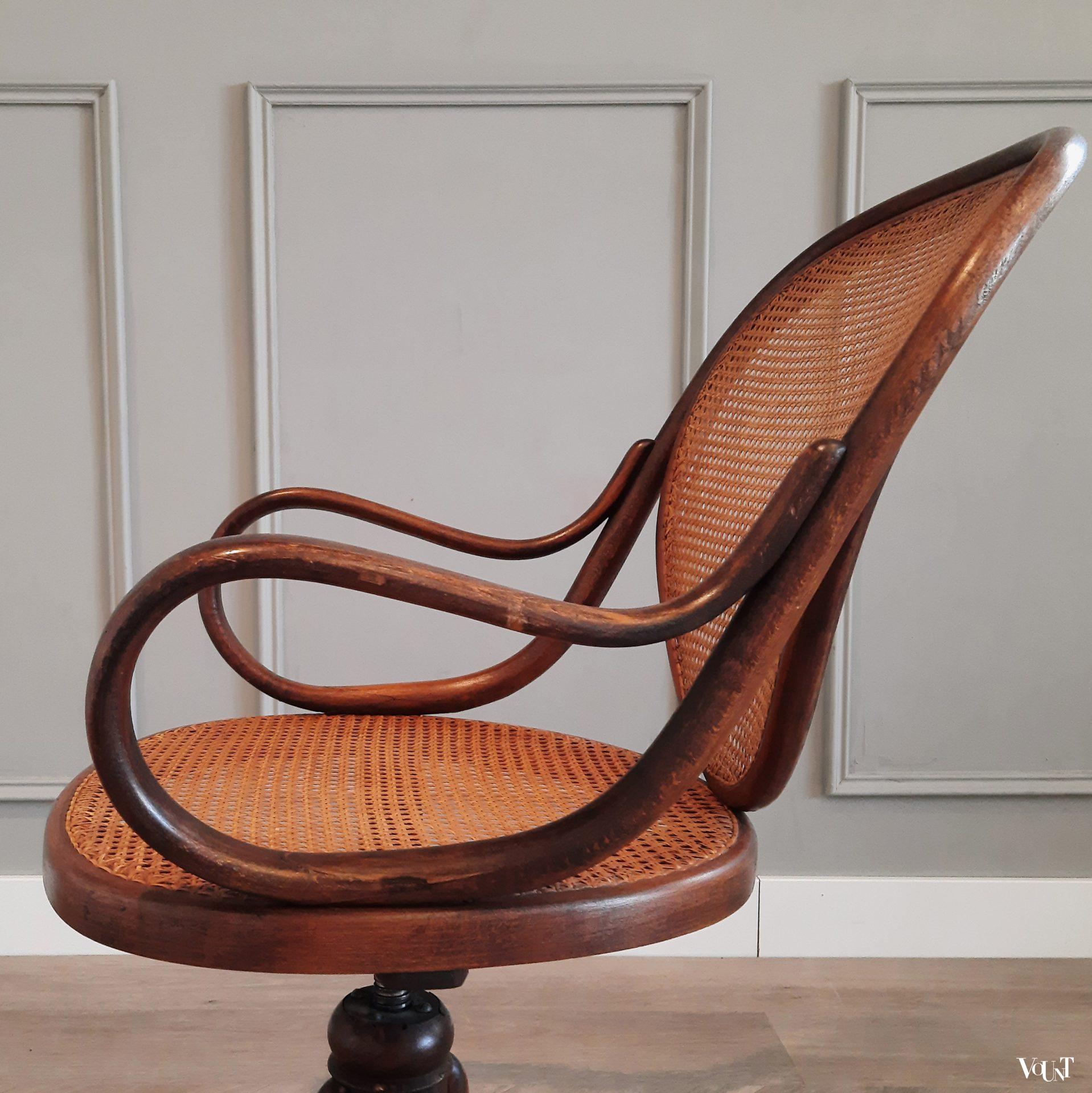 Thonet bureaustoel met rotan zitting en rugleuning, Nr. 5901, rond 1900