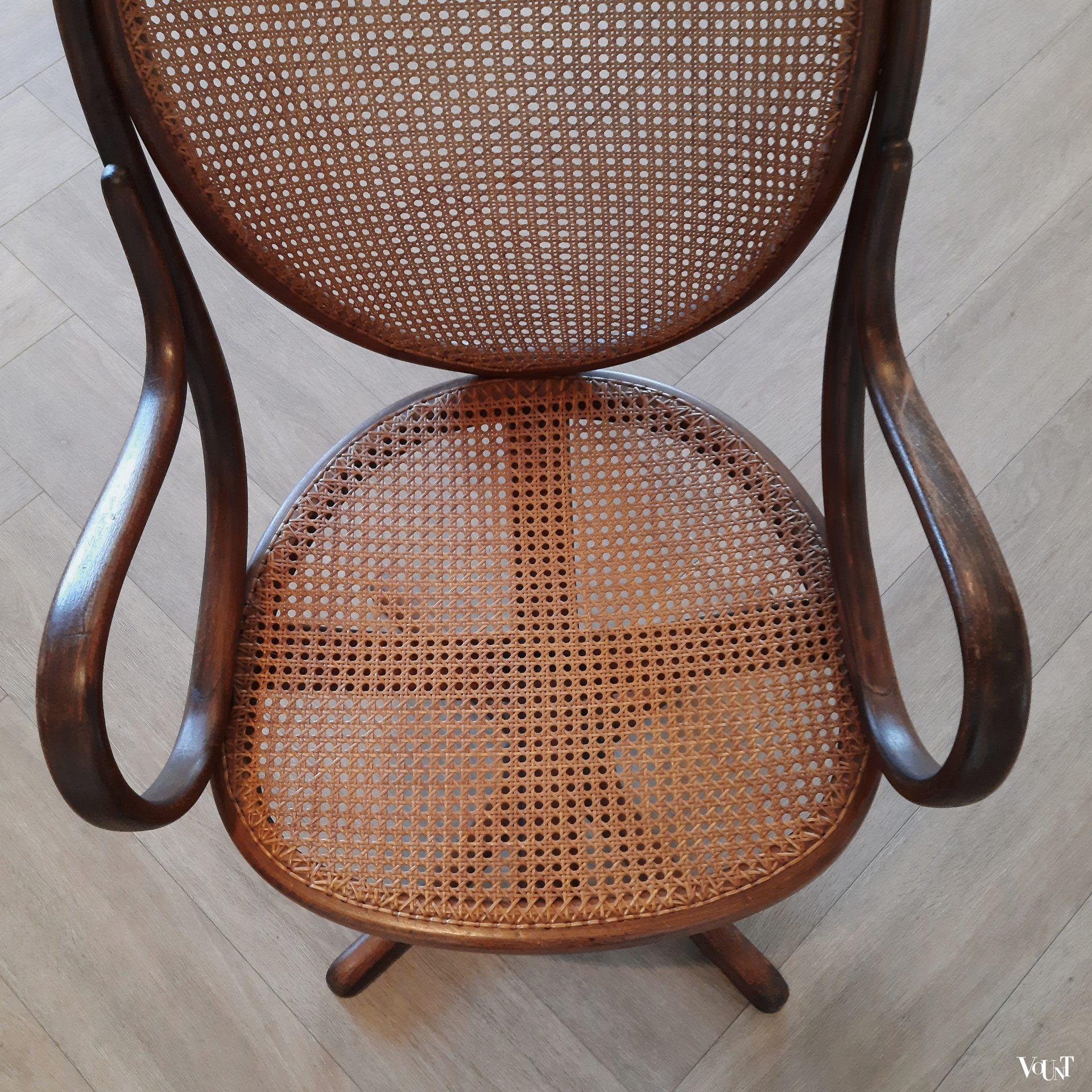 Thonet bureaustoel met rotan zitting en rugleuning, Nr. 5901, rond 1900