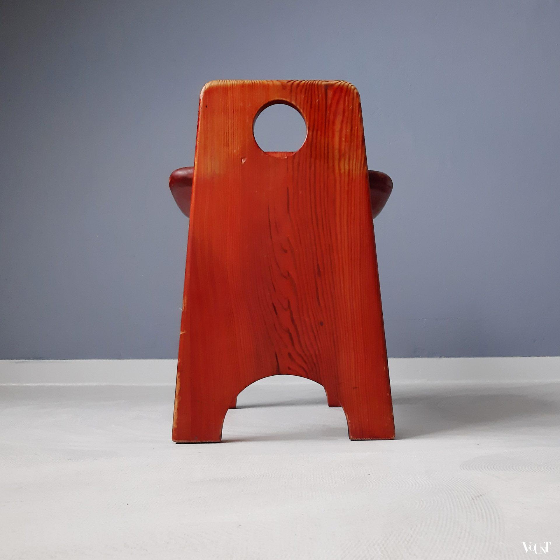 Rode grenen kruk, Gilbert Marklund voor Furusnickarn AB, jaren '70