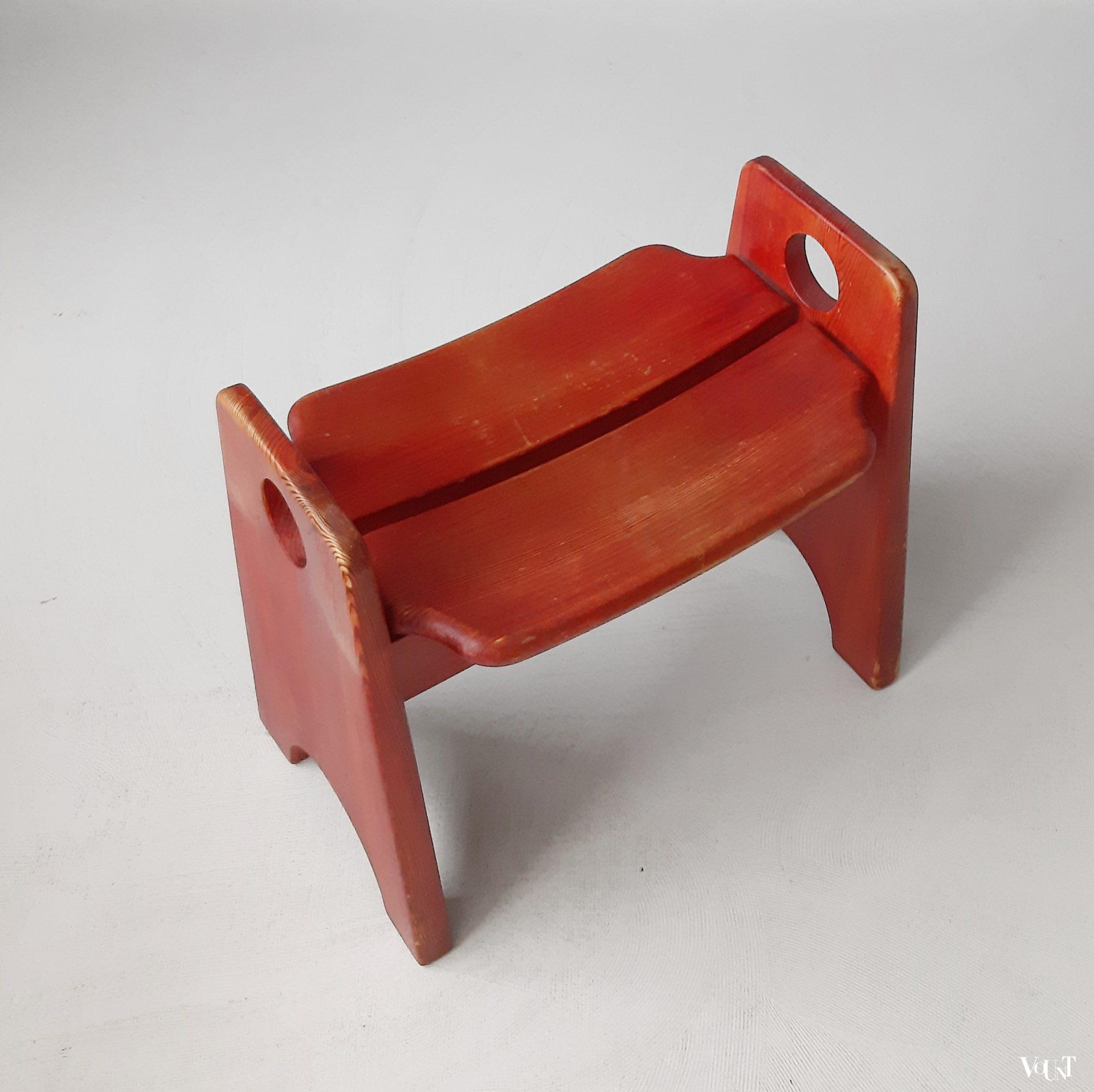 Rode grenen kruk, Gilbert Marklund voor Furusnickarn AB, jaren '70