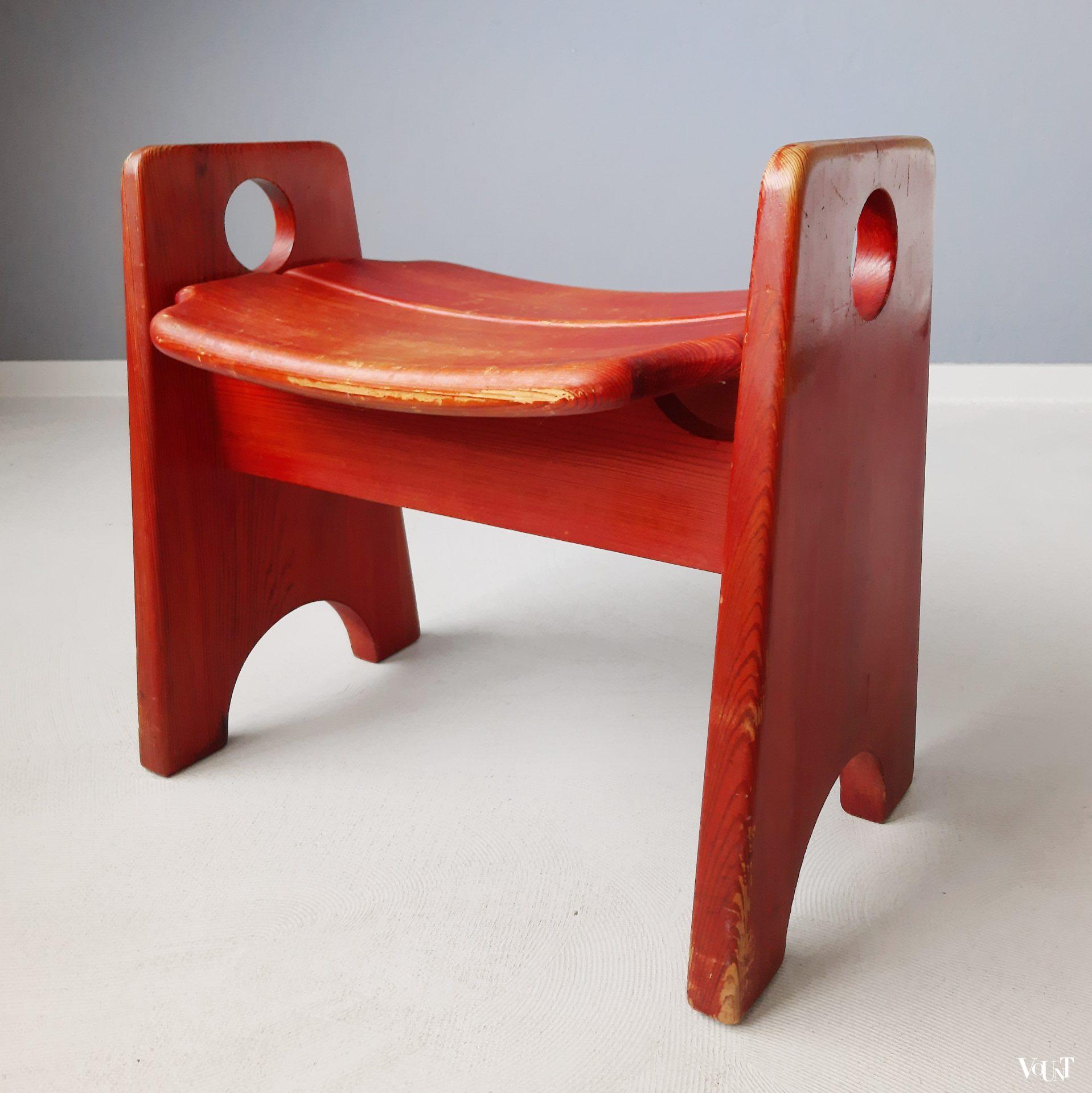 Rode grenen kruk, Gilbert Marklund voor Furusnickarn AB, jaren '70