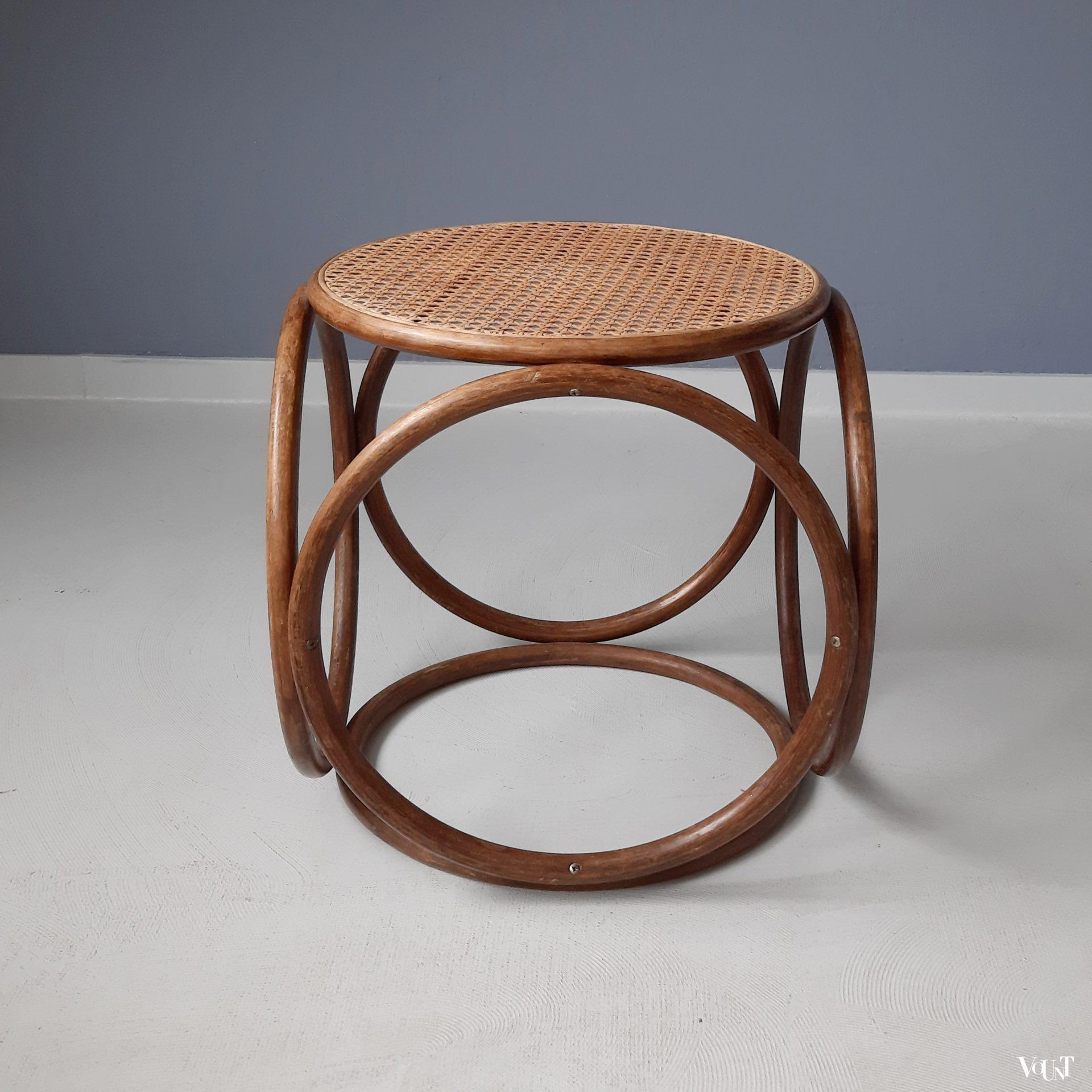 Kruk met houten ringen en rotan webbing, jaren '70