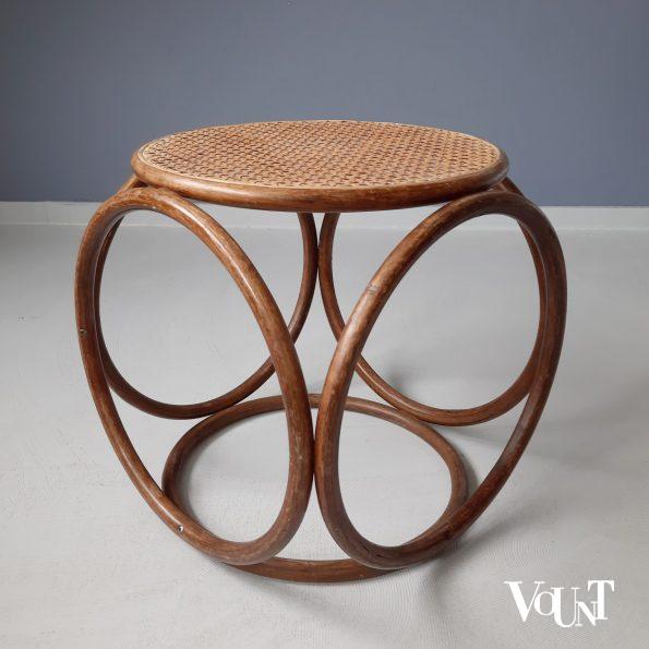 Kruk met houten ringen en rotan webbing, jaren '70