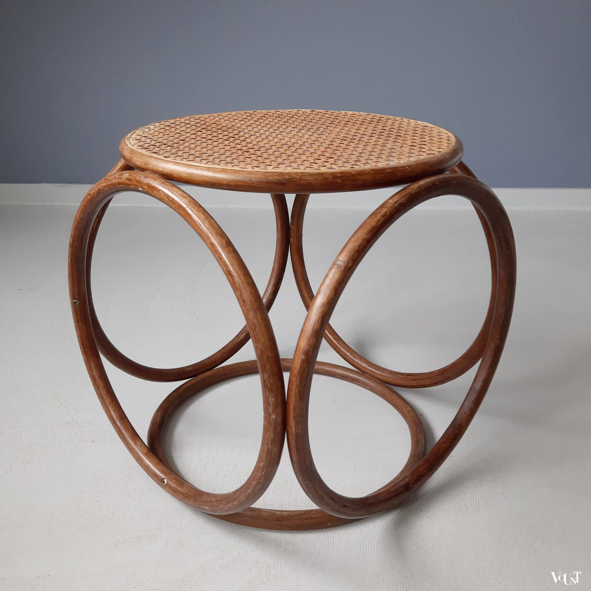 Kruk met houten ringen en rotan webbing, jaren '70