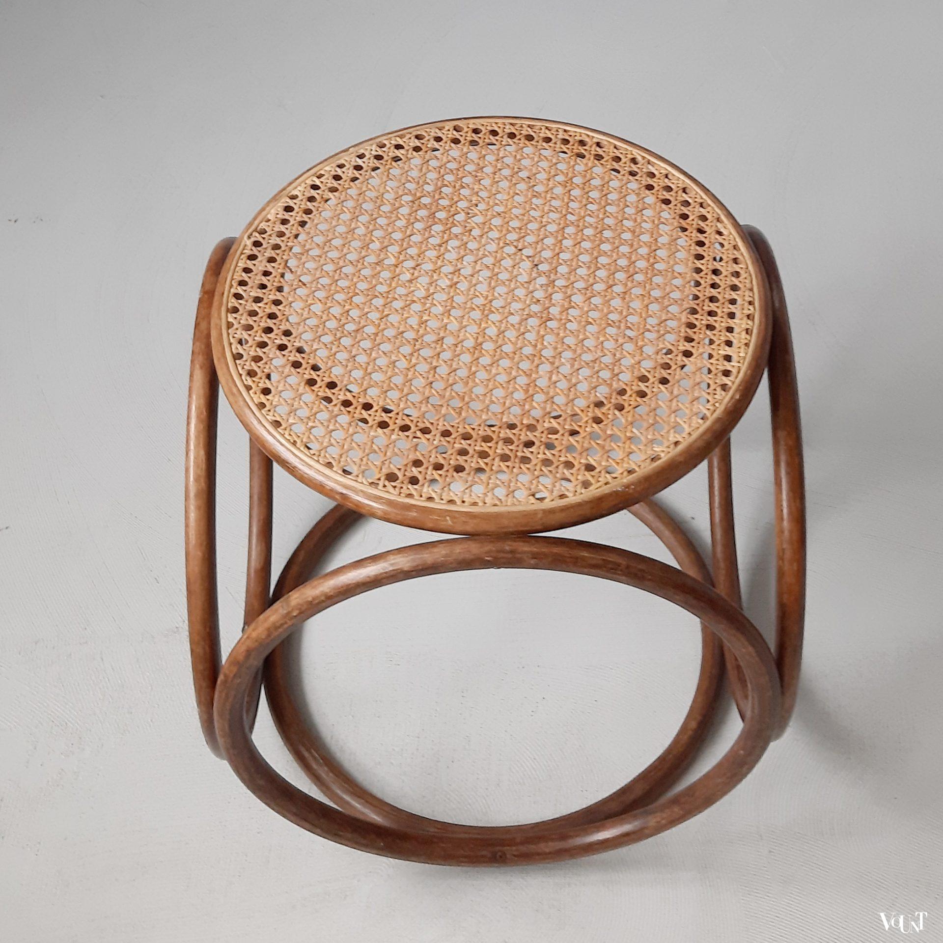 Kruk met houten ringen en rotan webbing, jaren '70