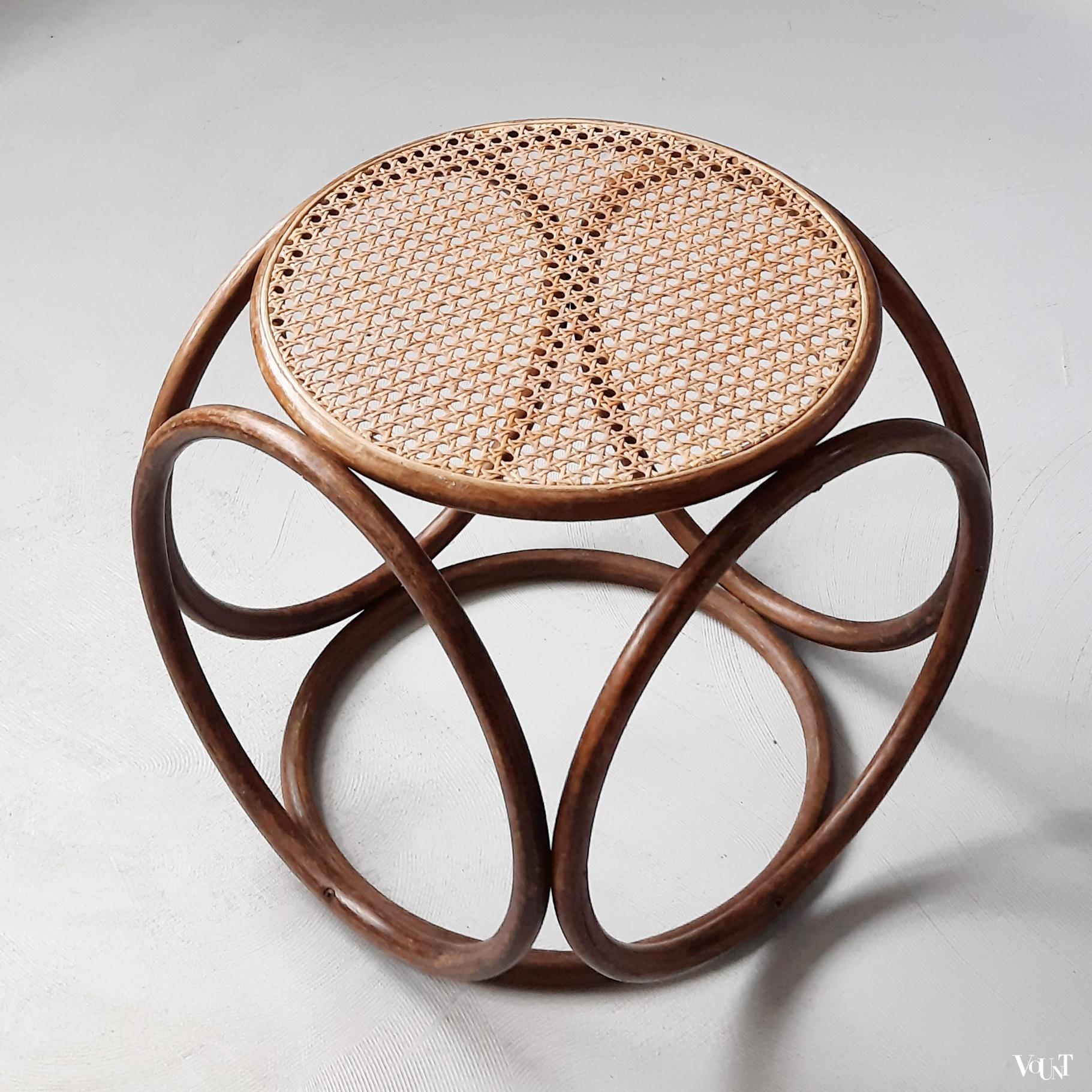 Kruk met houten ringen en rotan webbing, jaren '70