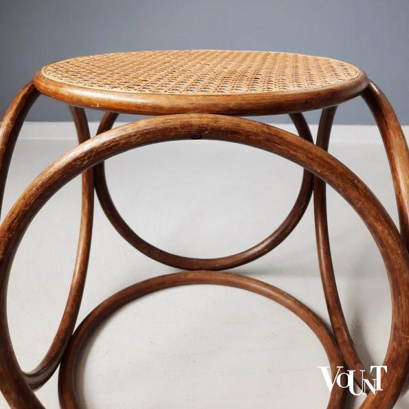 Kruk met houten ringen en rotan webbing, jaren '70