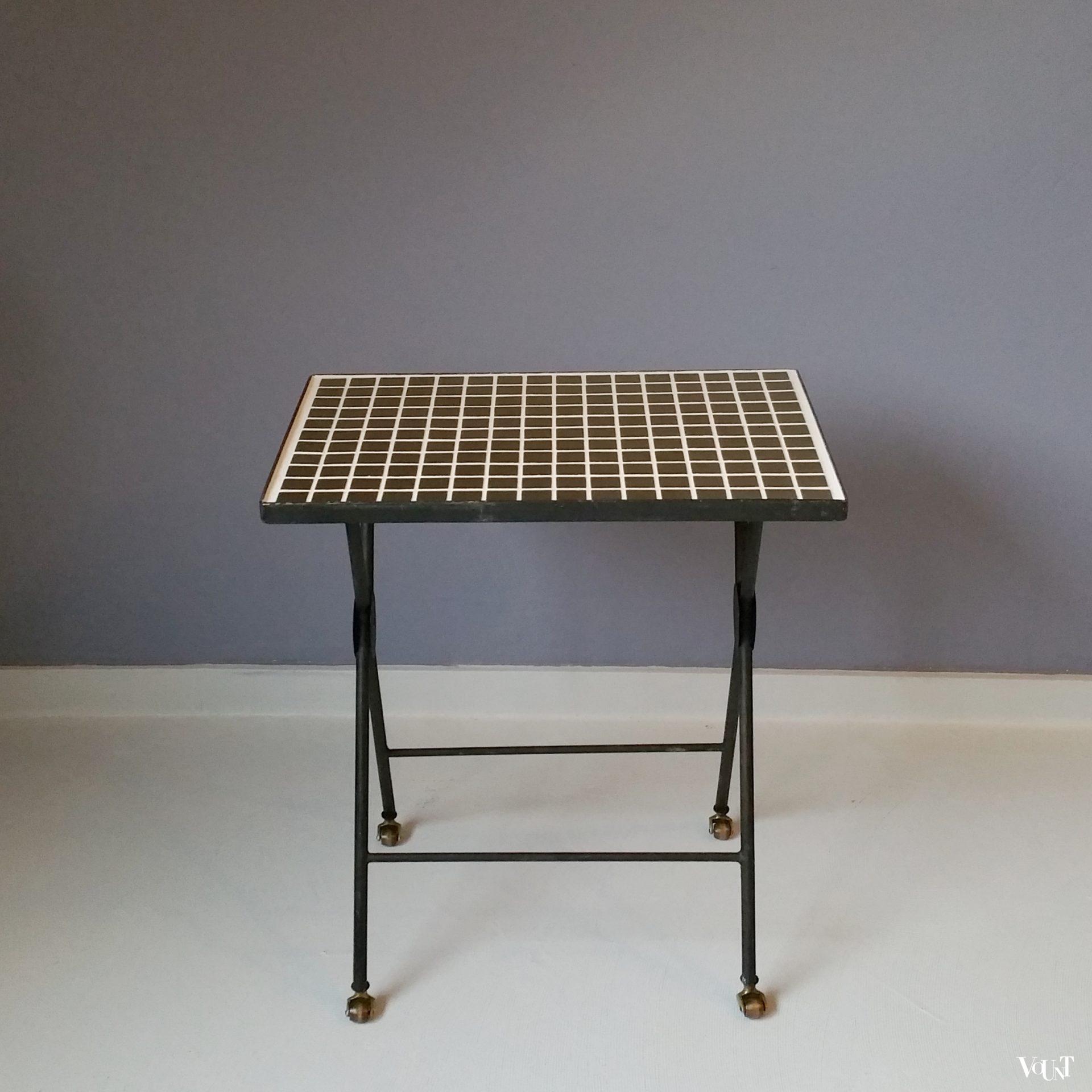 Frans bijzettafeltje met mozaïektegeltjes