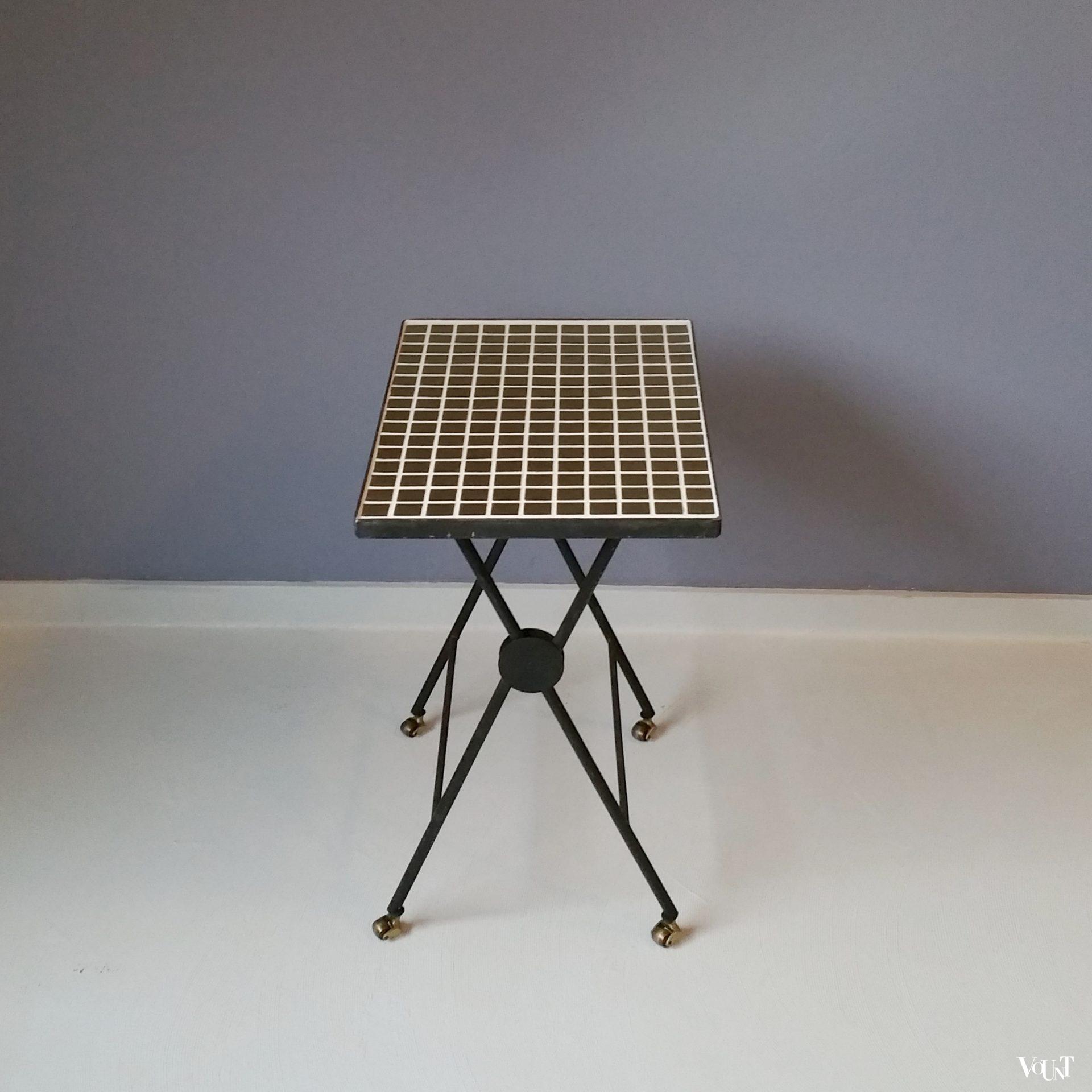 Frans bijzettafeltje met mozaïektegeltjes