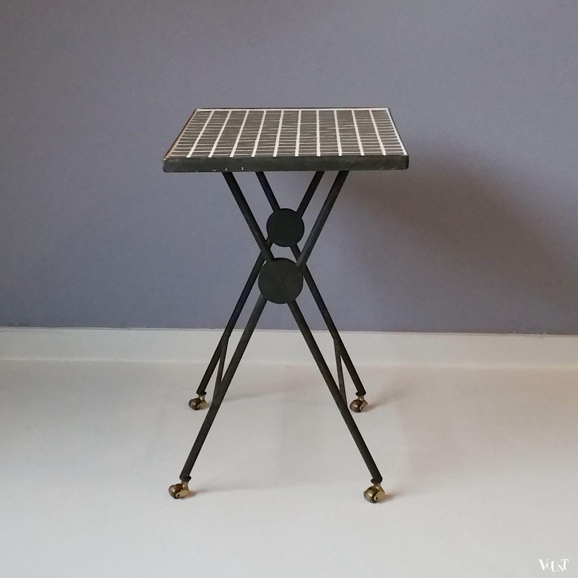 Frans bijzettafeltje met mozaïektegeltjes