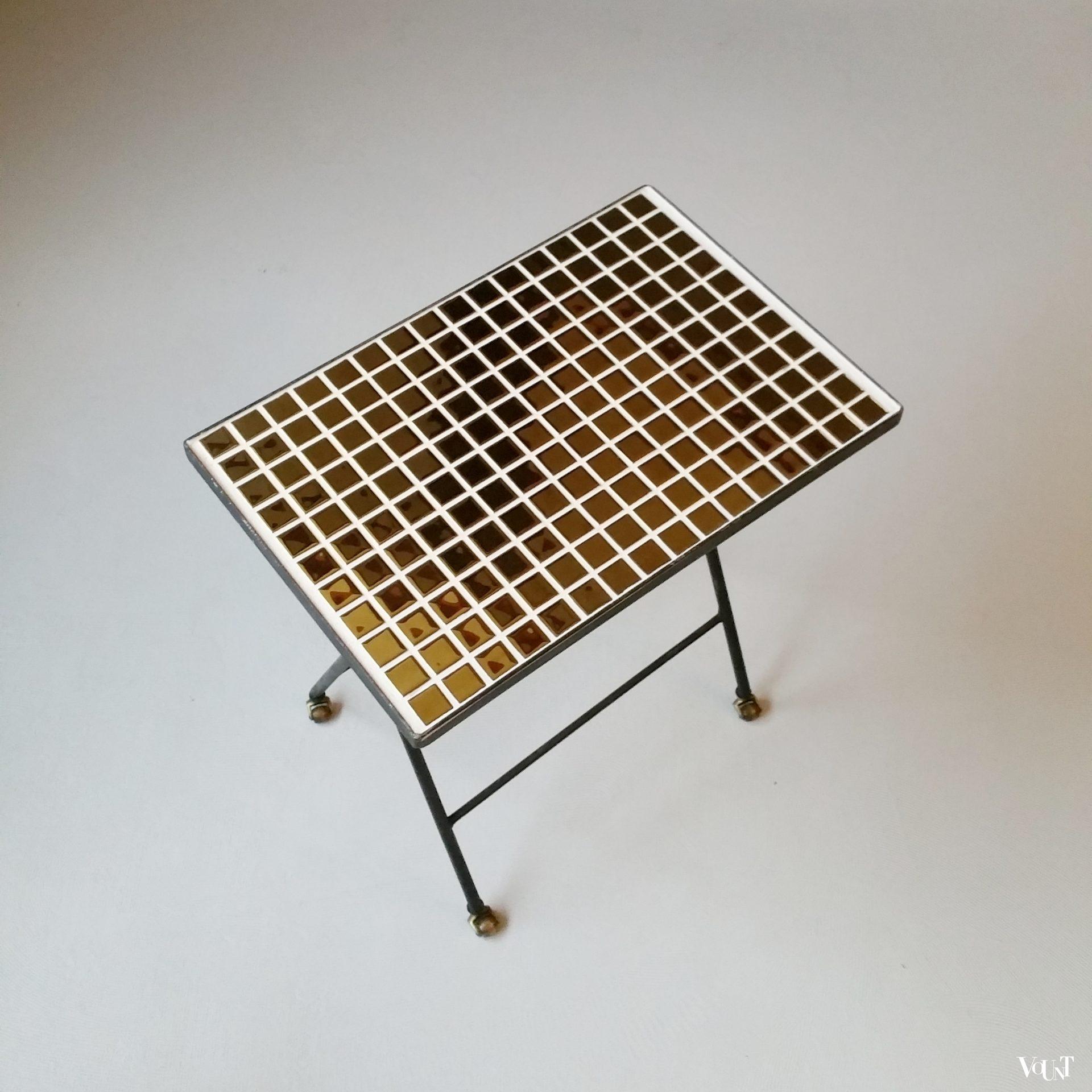 Frans bijzettafeltje met mozaïektegeltjes