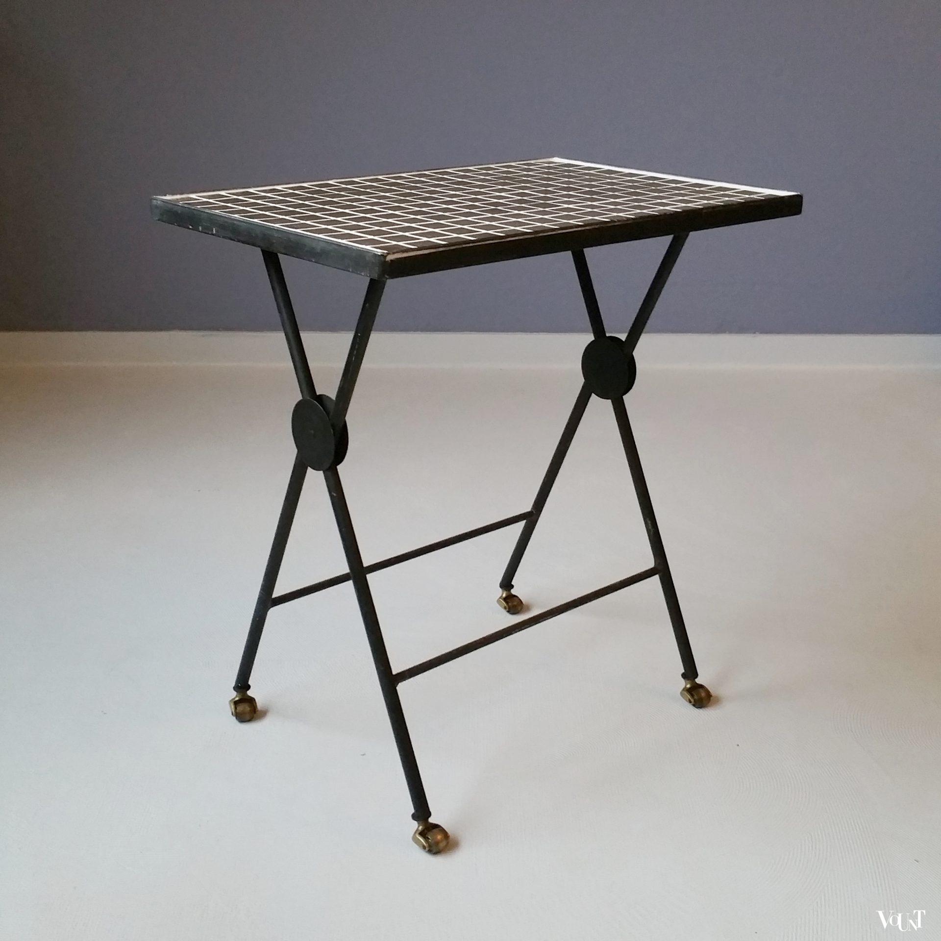 Frans bijzettafeltje met mozaïektegeltjes