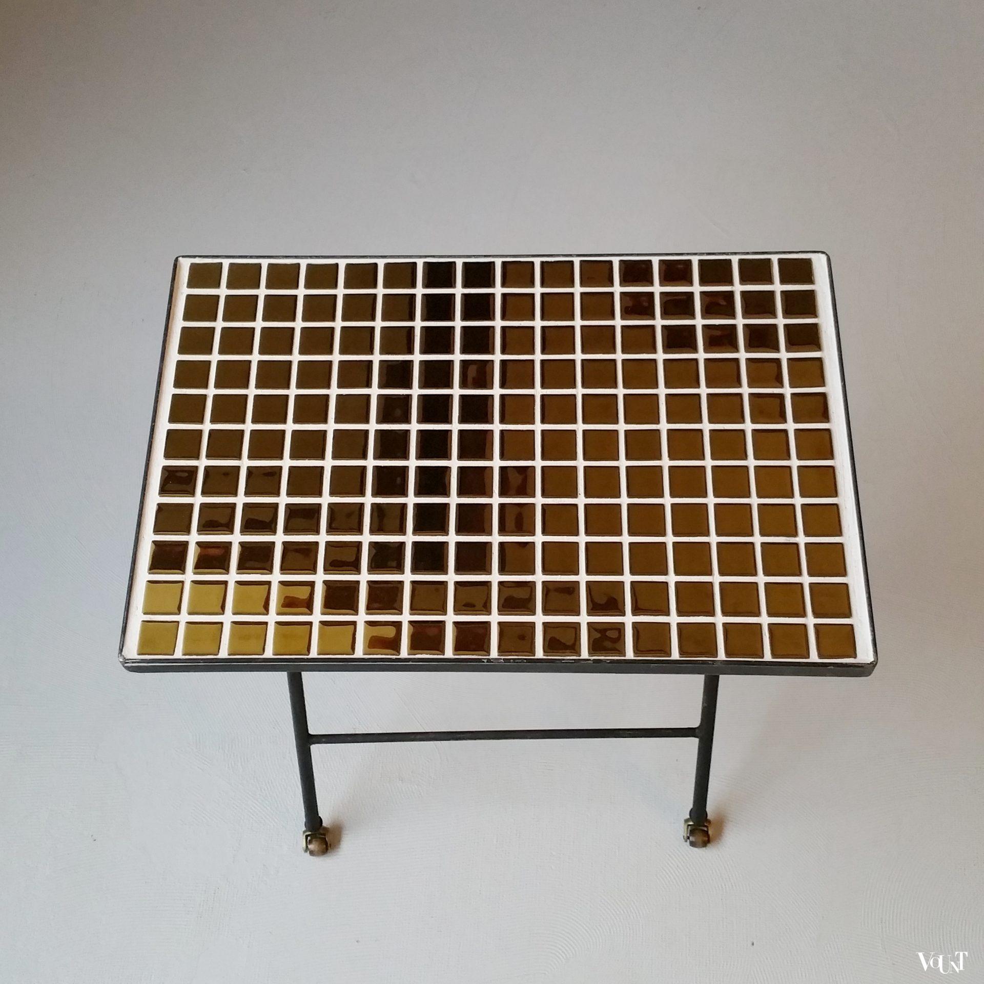 Frans bijzettafeltje met mozaïektegeltjes