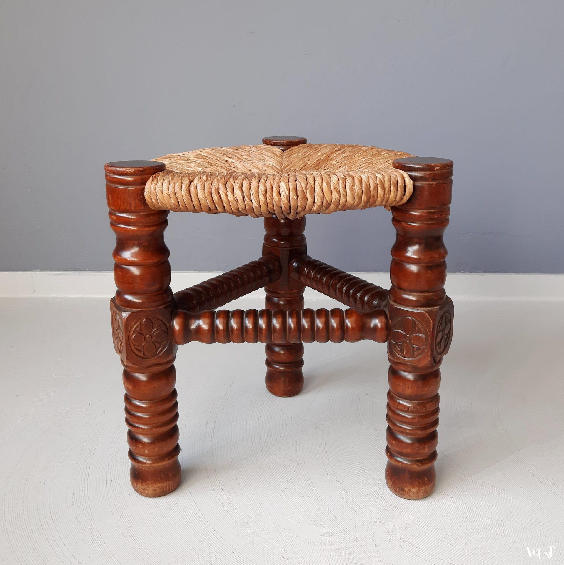 Set van 2 Spaanse krukken met biezen zitting