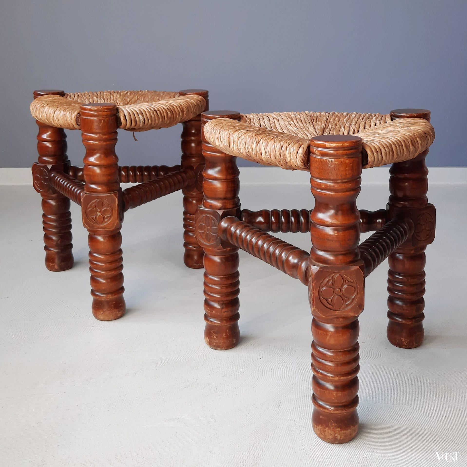 Set van 2 Spaanse krukken met biezen zitting