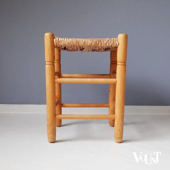Houten kruk met biezen zitting, jaren '60