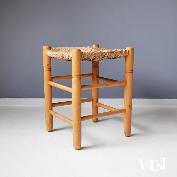 Houten kruk met biezen zitting, jaren '60