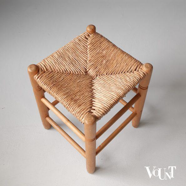 Houten kruk met biezen zitting, jaren '60