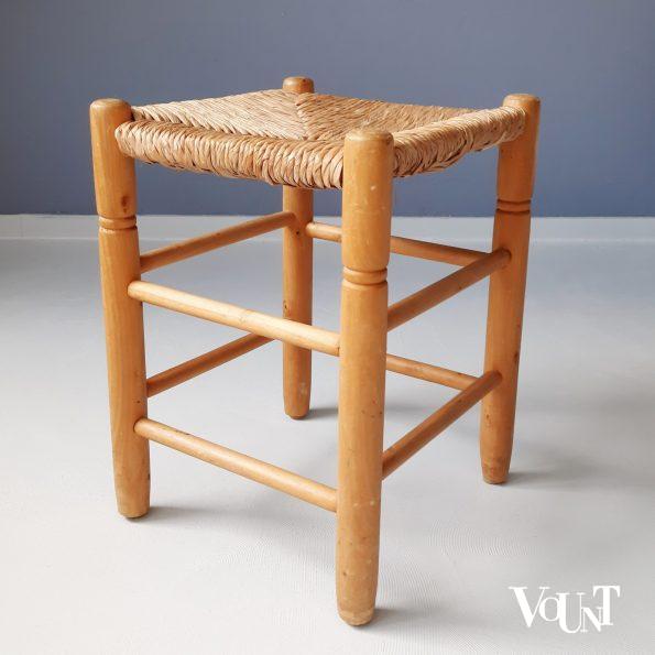 Houten kruk met biezen zitting, jaren '60