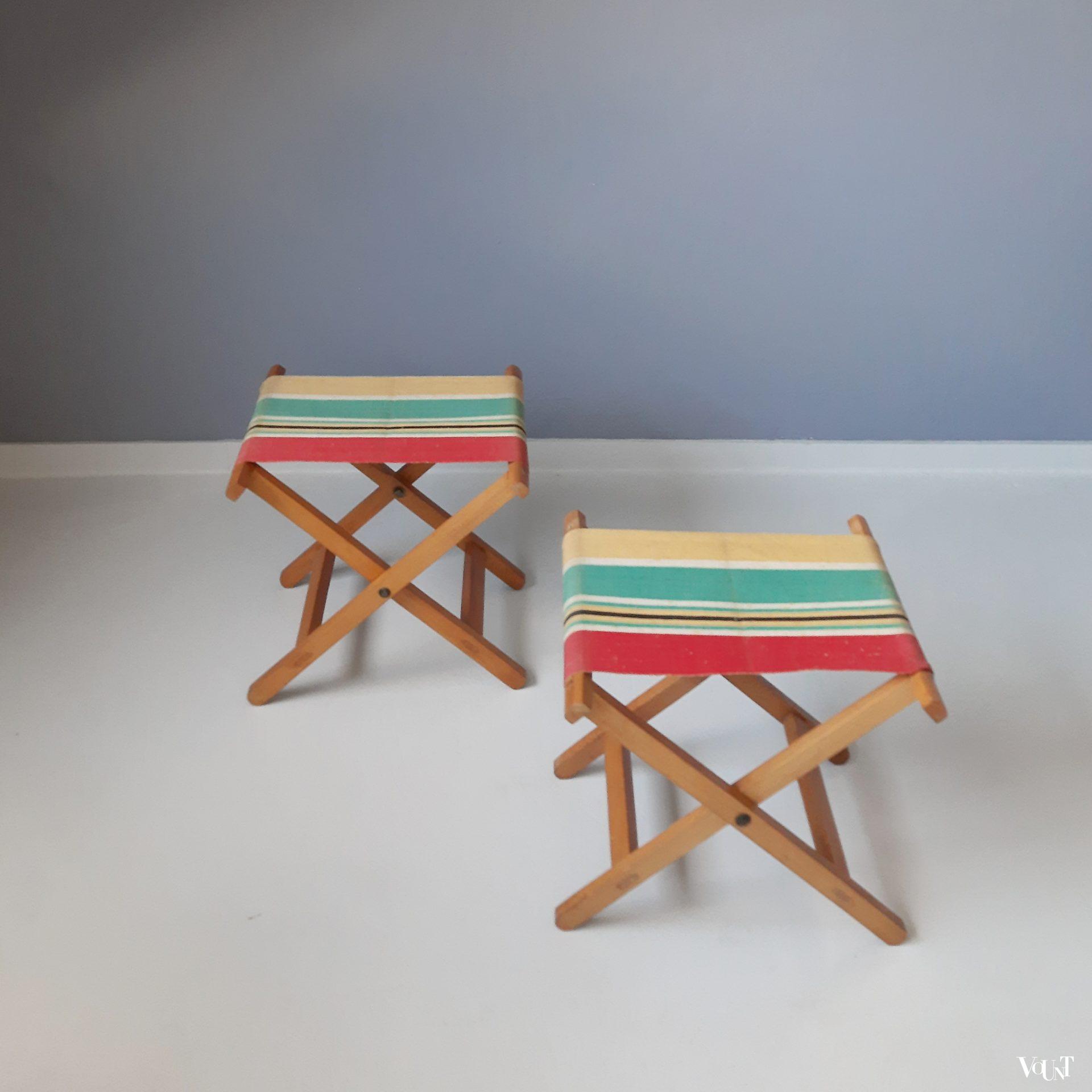 Set van vintage 2 vouwkrukjes / strandkrukjes