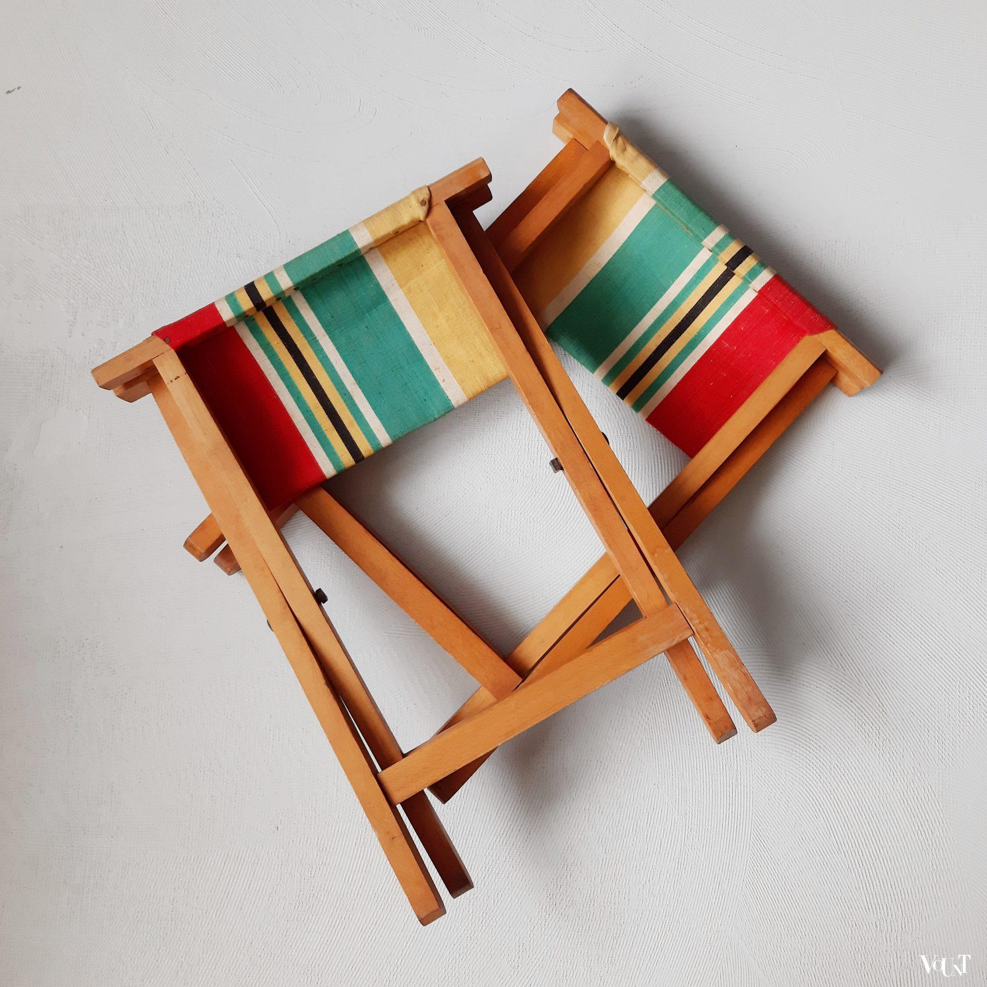 Set van vintage 2 vouwkrukjes / strandkrukjes