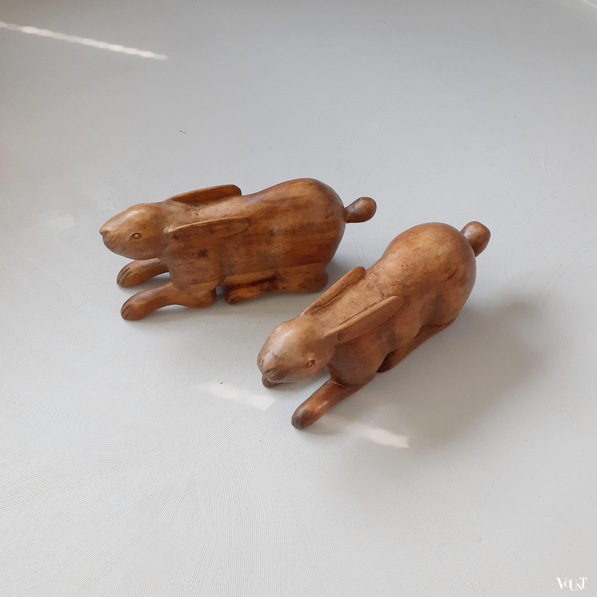 Set van 2 grote vintage houten hazen