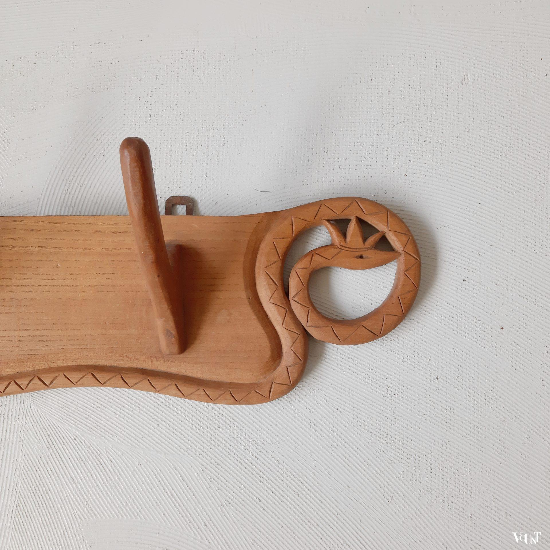 Midcentury houten wandkapstok, t Beerenhuis, rond 1960