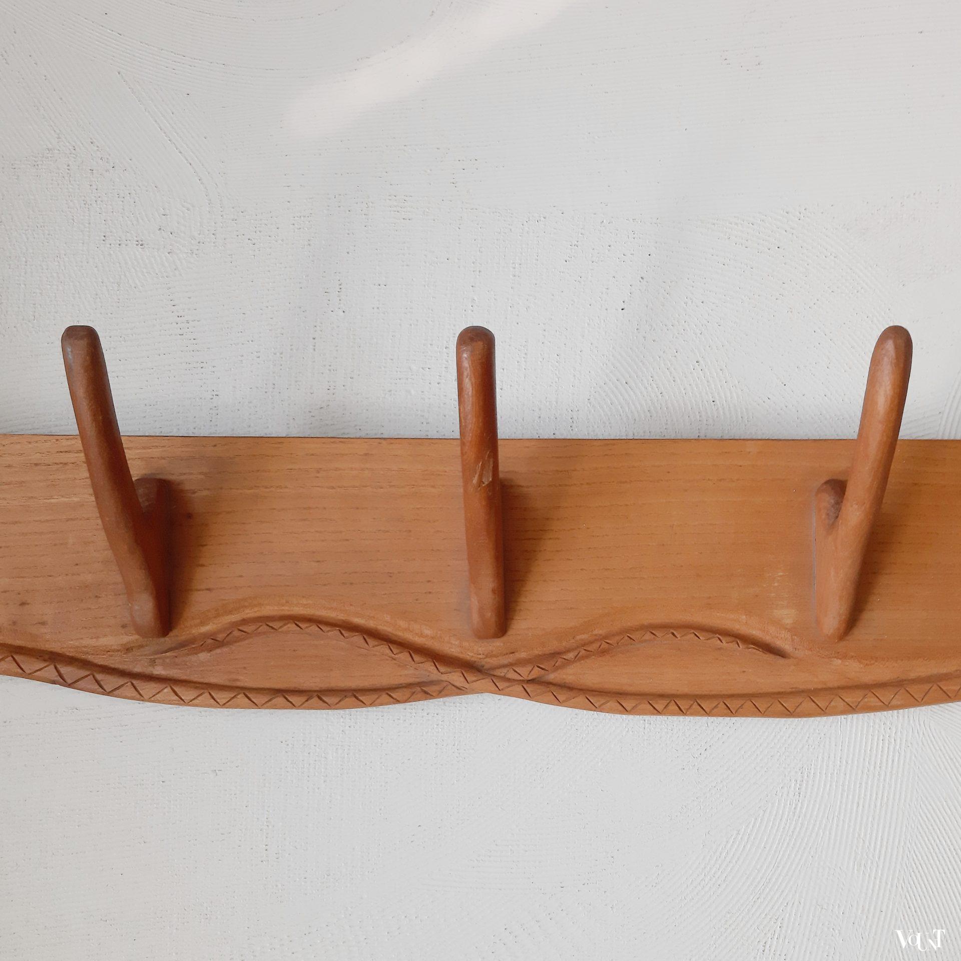 Midcentury houten wandkapstok, t Beerenhuis, rond 1960