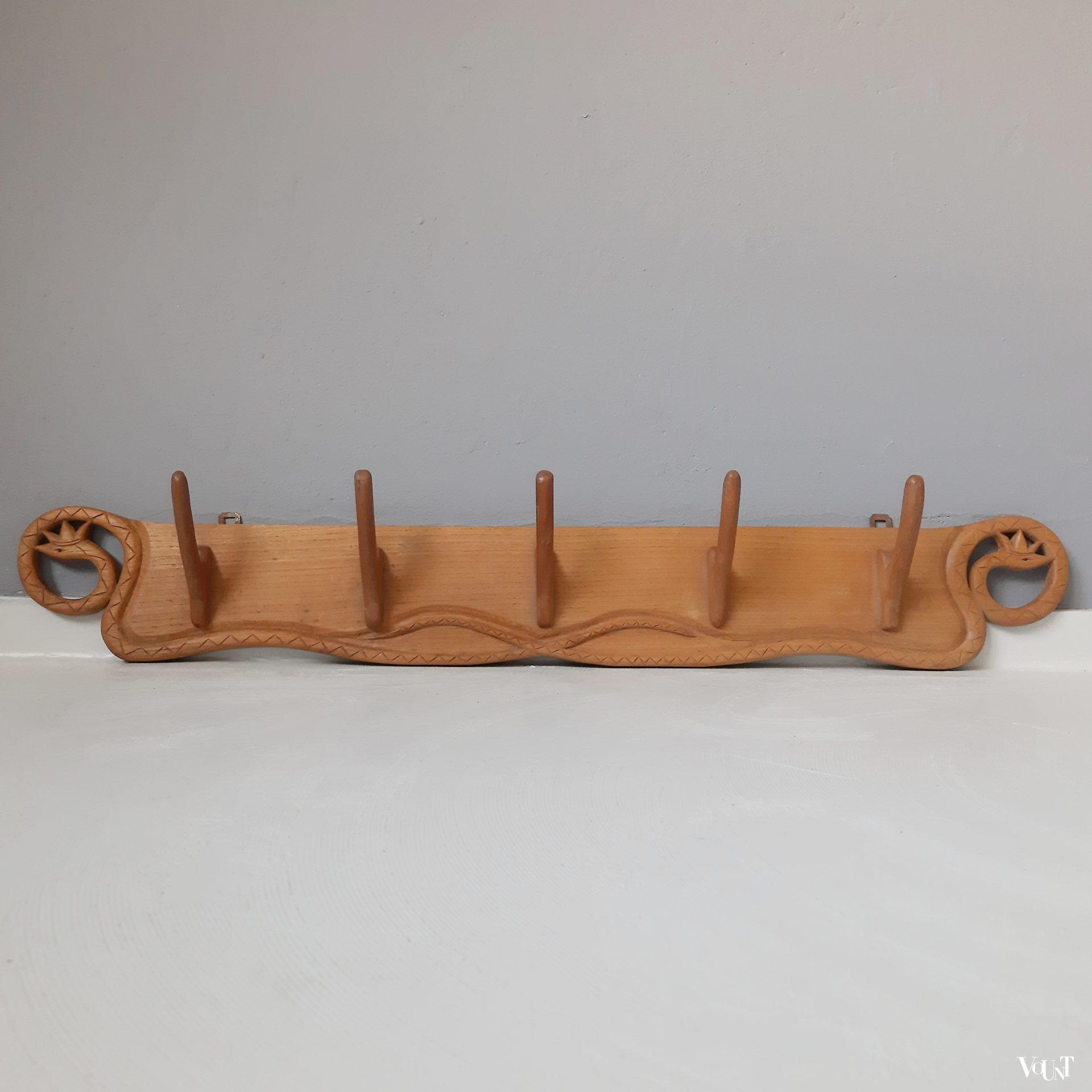 Midcentury houten wandkapstok, t Beerenhuis, rond 1960