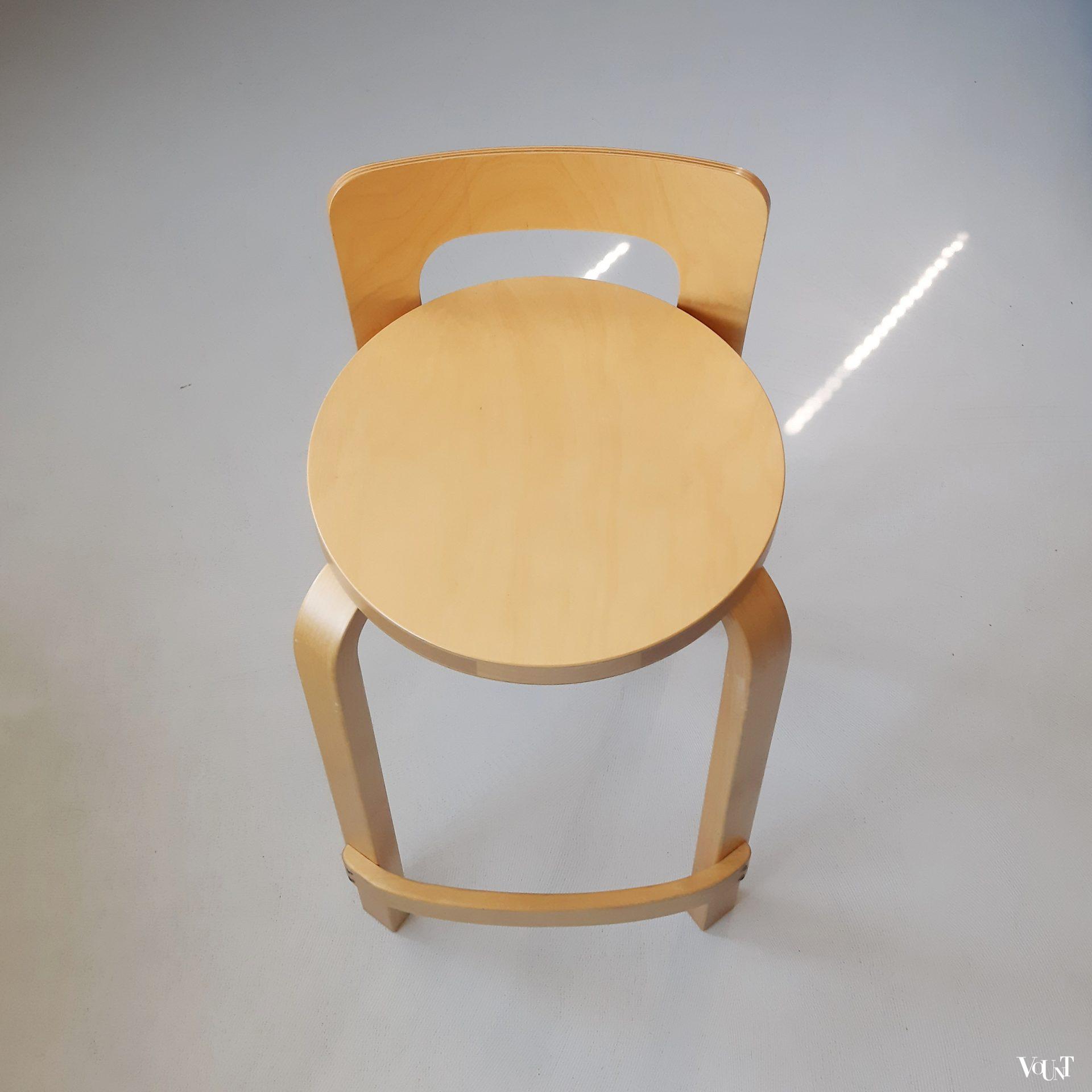 Hoge kruk / high chair K65, Alvar Aalto voor Artek (Finland), 2006