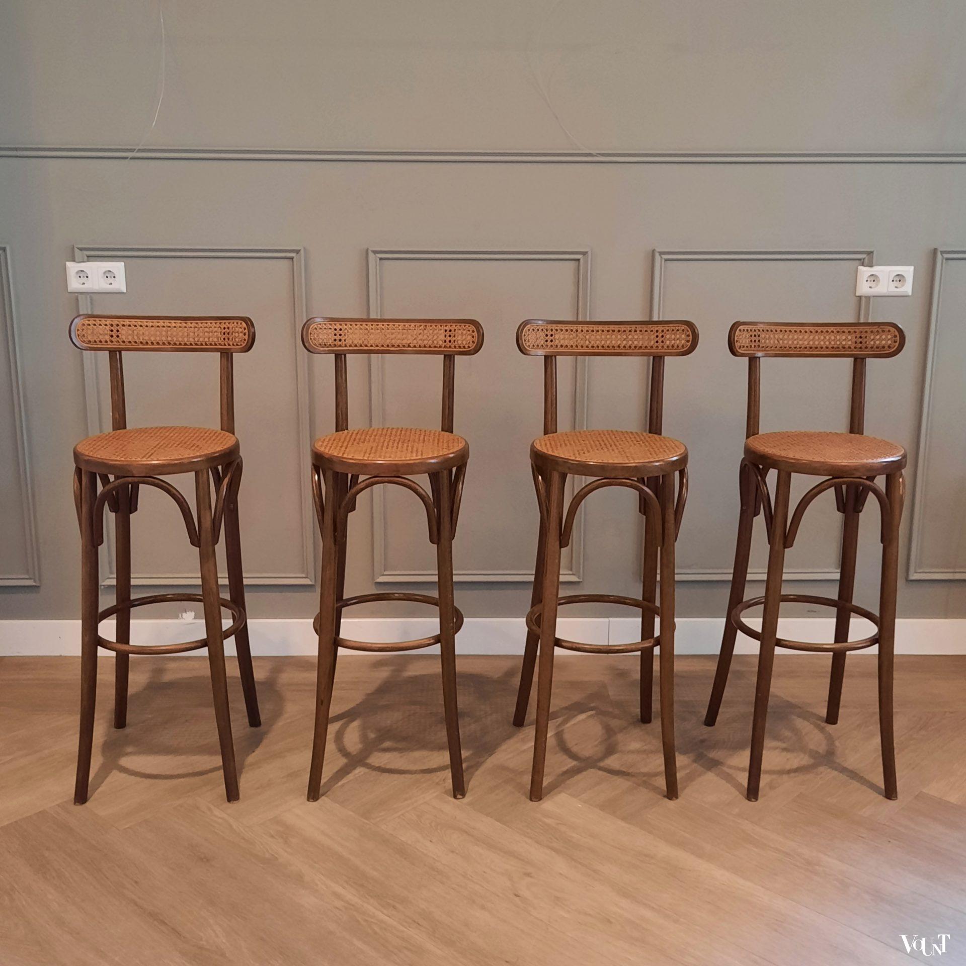 Set van 4 vintage bentwood barkrukken, jaren '70