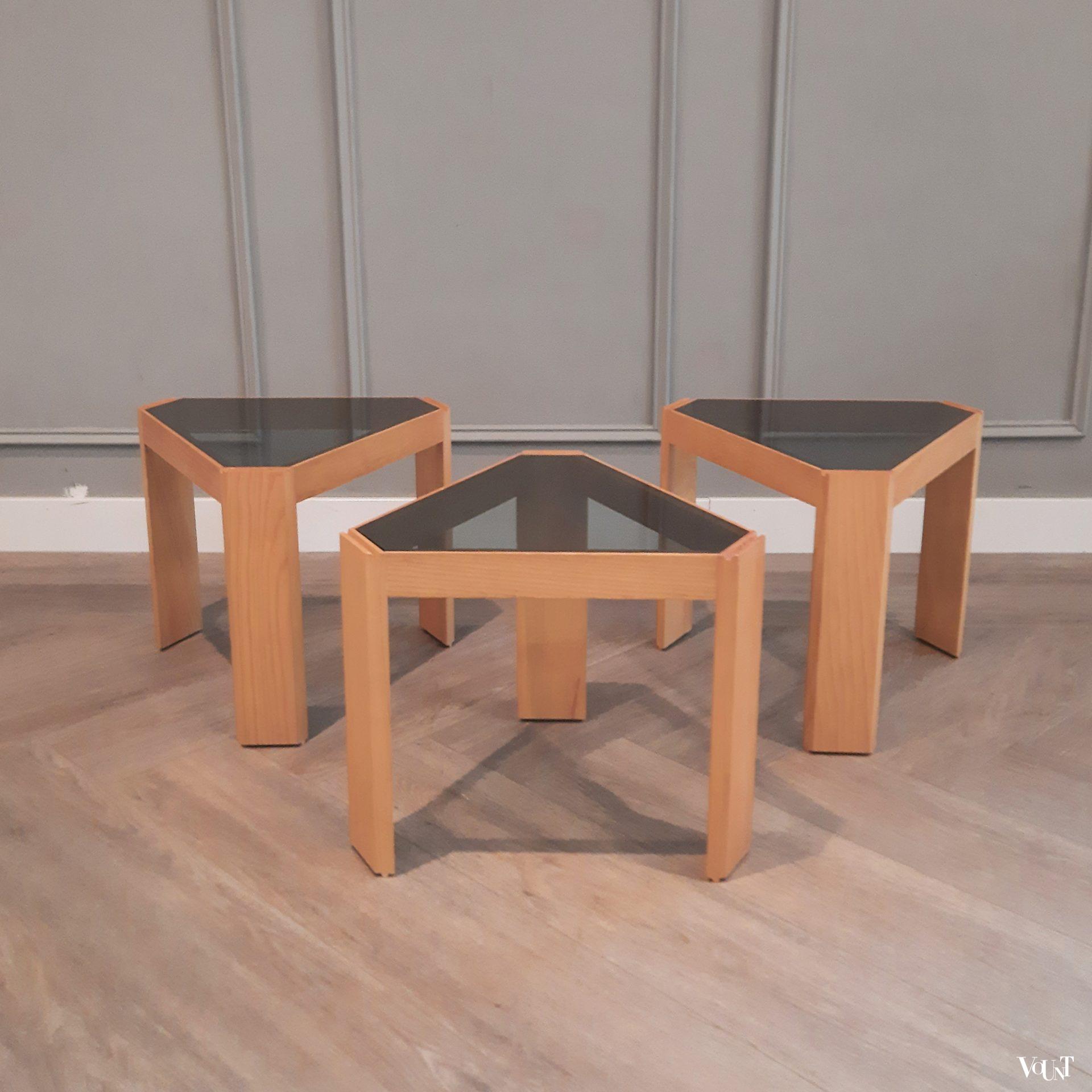 Set van 3 bijzettafeltje met rookglazen blad, Porada Arredi, jaren '70