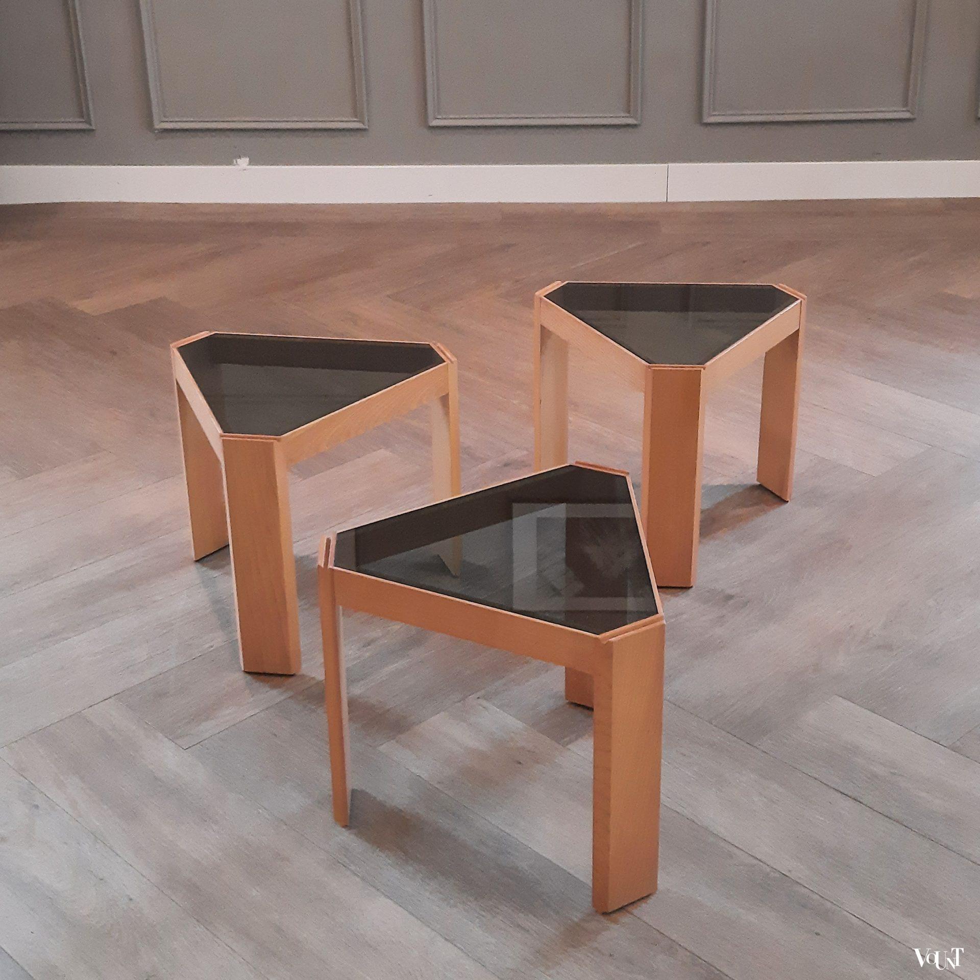 Set van 3 bijzettafeltje met rookglazen blad, Porada Arredi, jaren '70