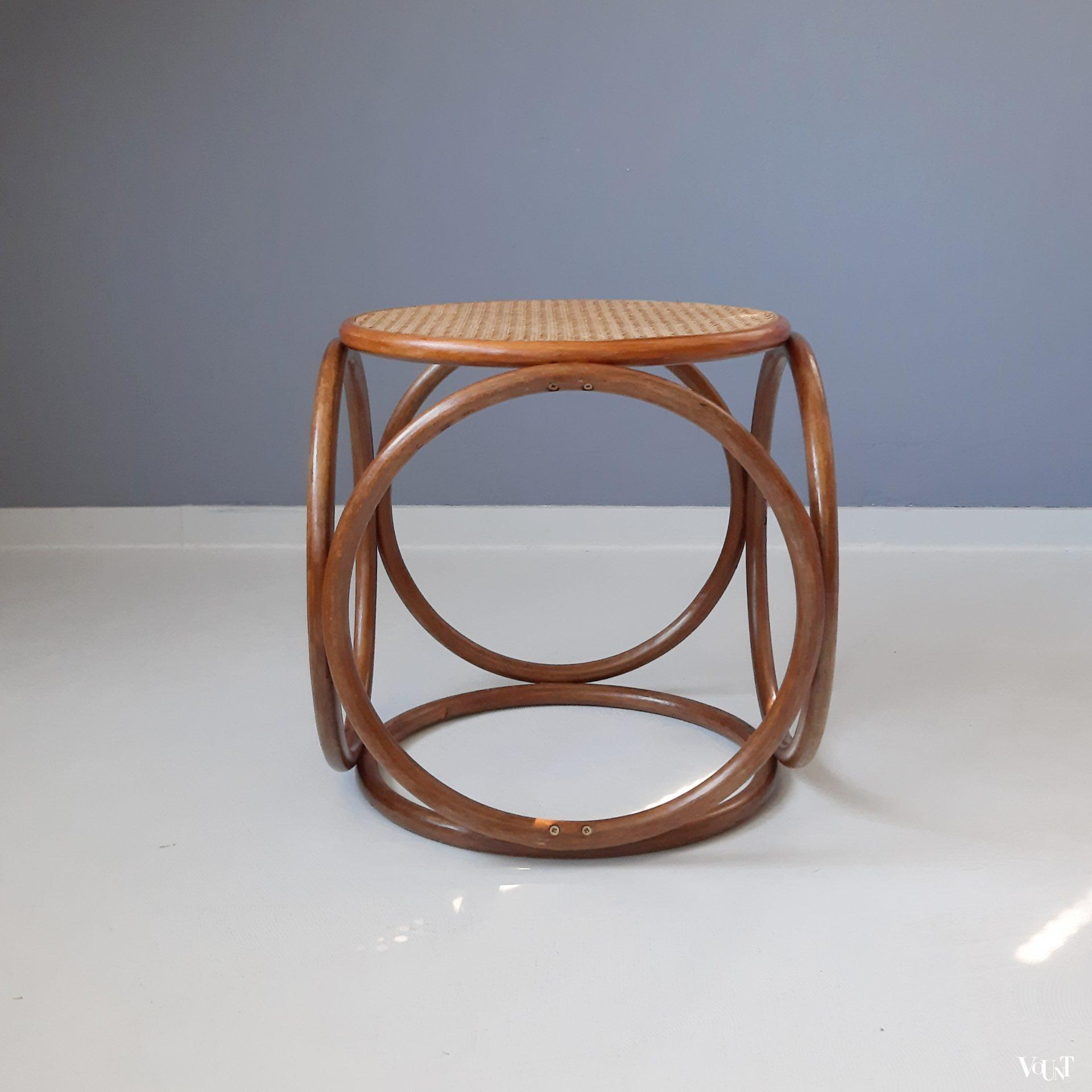 Kruk met houten ringen en rotan webbing, jaren '70